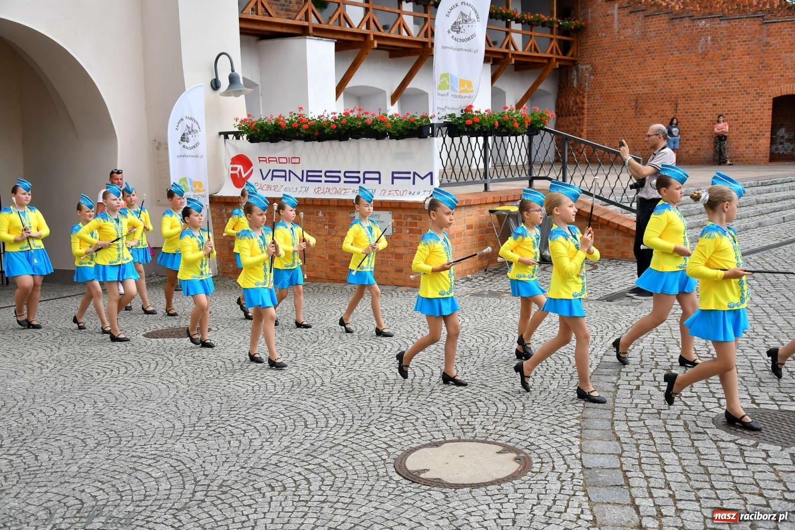 Zdjęcie w galerii na portalu naszraciborz.pl: Międzynarodowe święto folkloru na raciborskim zamku wiadomości z regionu