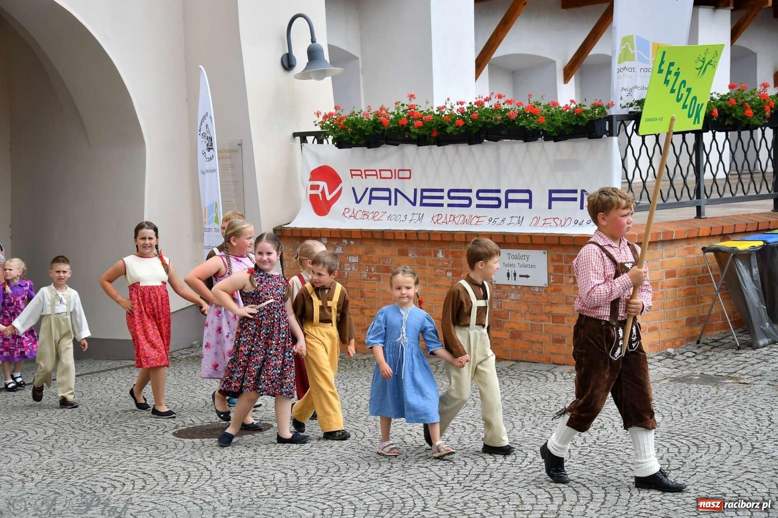 Zdjęcie w galerii na portalu naszraciborz.pl: Międzynarodowe święto folkloru na raciborskim zamku wiadomości z regionu