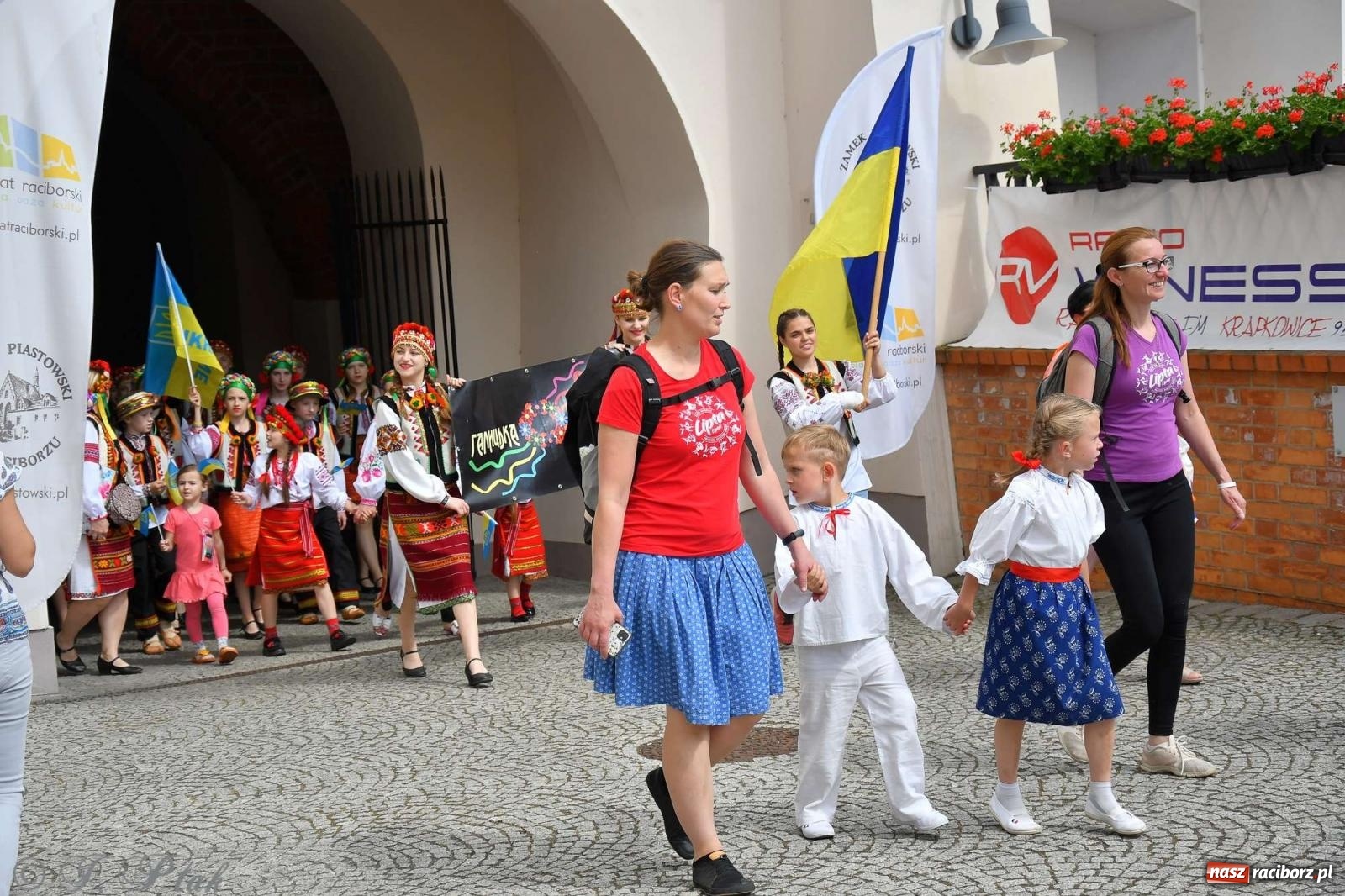 Zdjęcie w galerii na portalu naszraciborz.pl: Międzynarodowe święto folkloru na raciborskim zamku wiadomości z regionu