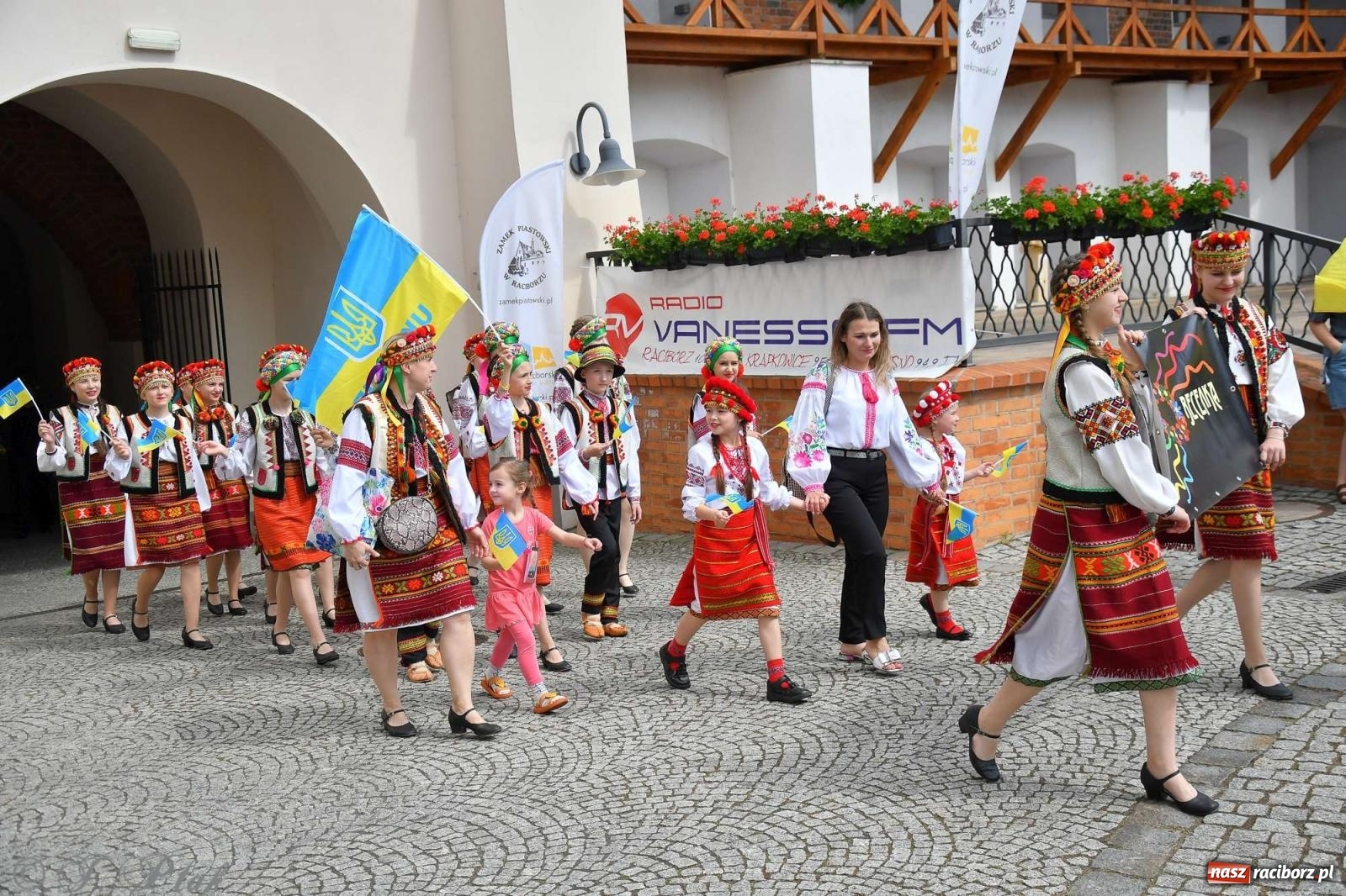 Zdjęcie w galerii na portalu naszraciborz.pl: Międzynarodowe święto folkloru na raciborskim zamku wiadomości z regionu