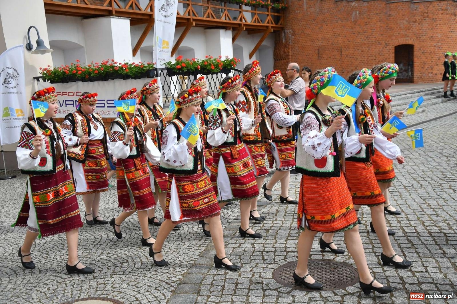Zdjęcie w galerii na portalu naszraciborz.pl: Międzynarodowe święto folkloru na raciborskim zamku wiadomości z regionu