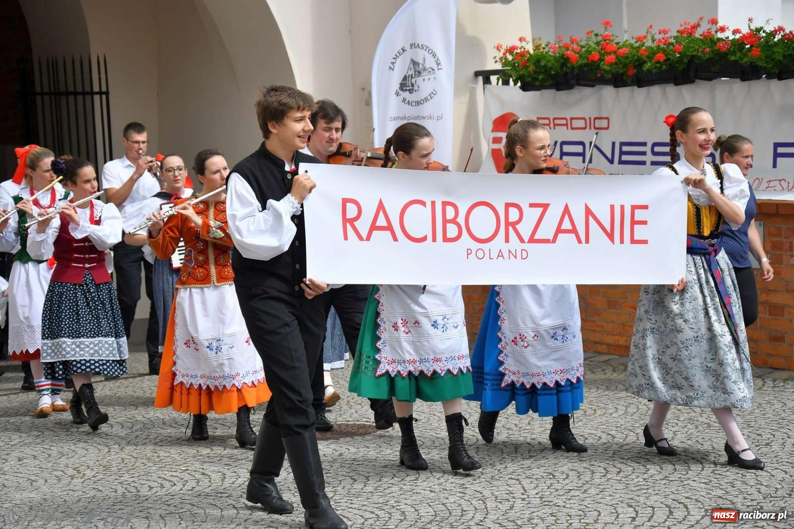 Zdjęcie w galerii na portalu naszraciborz.pl: Międzynarodowe święto folkloru na raciborskim zamku wiadomości z regionu