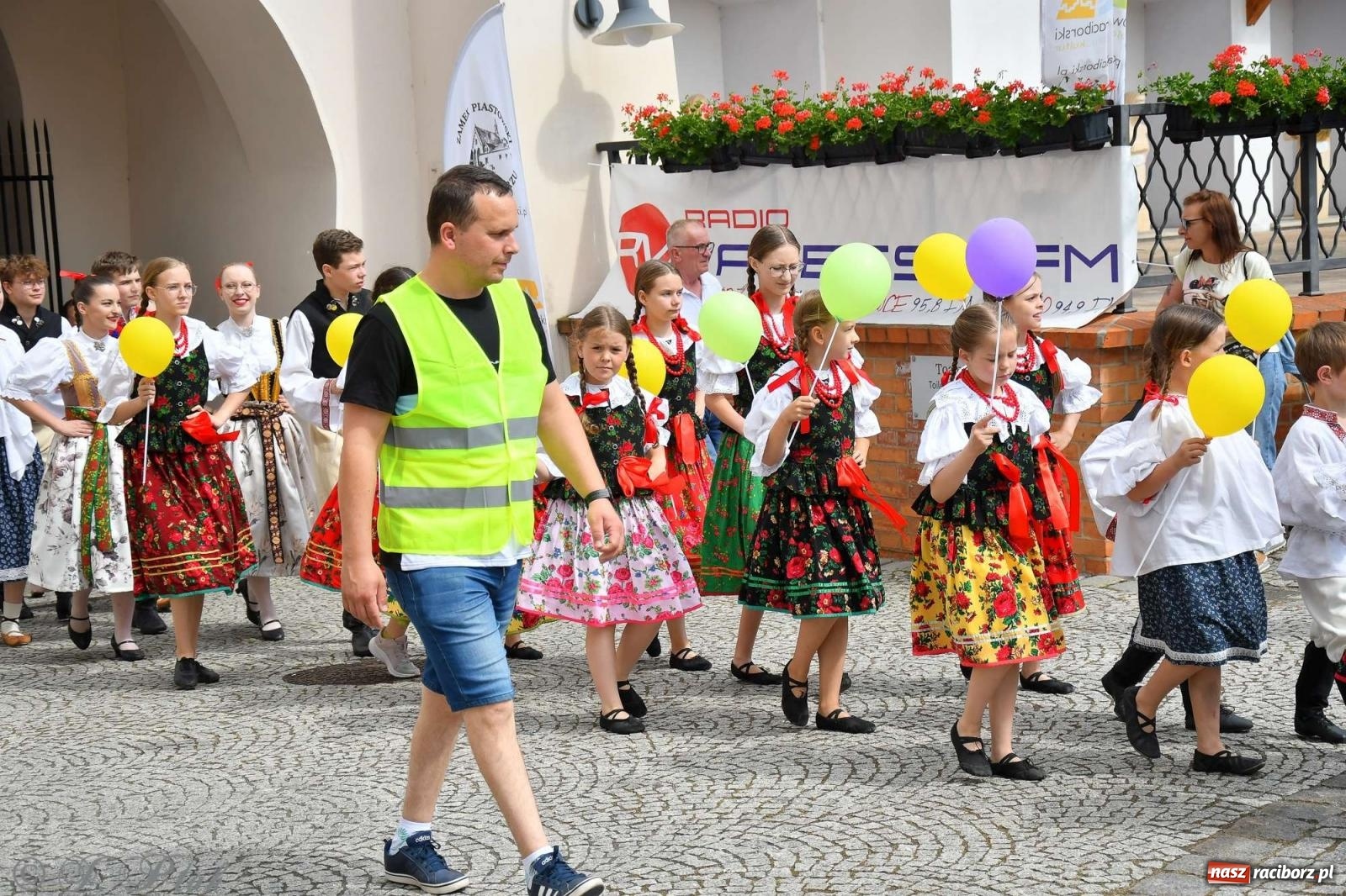 Zdjęcie w galerii na portalu naszraciborz.pl: Międzynarodowe święto folkloru na raciborskim zamku wiadomości z regionu