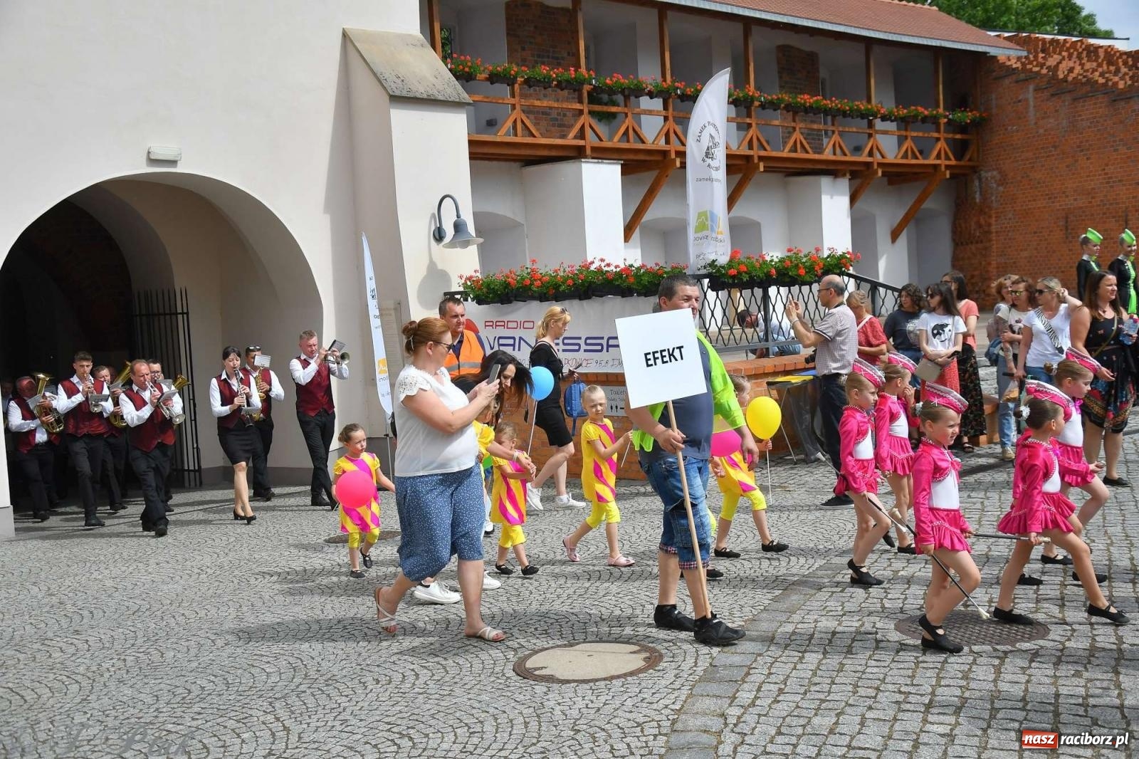 Zdjęcie w galerii na portalu naszraciborz.pl: Międzynarodowe święto folkloru na raciborskim zamku wiadomości z regionu