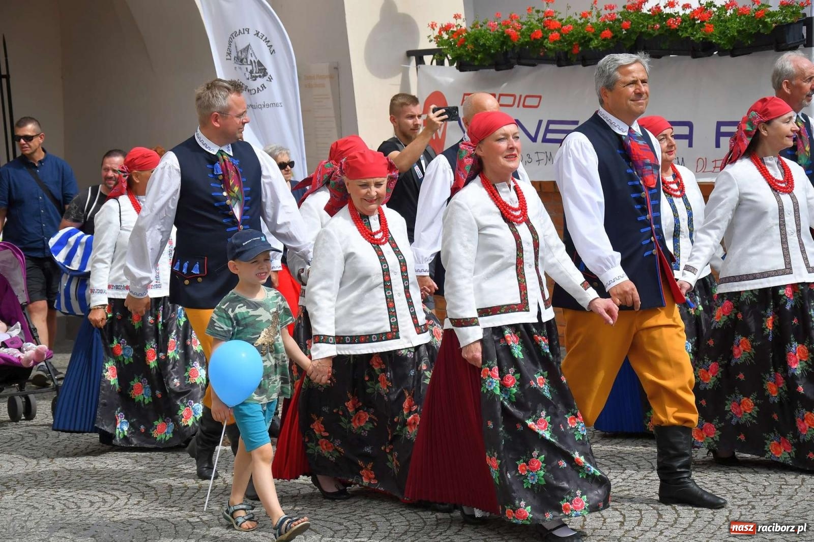 Zdjęcie w galerii na portalu naszraciborz.pl: Międzynarodowe święto folkloru na raciborskim zamku wiadomości z regionu