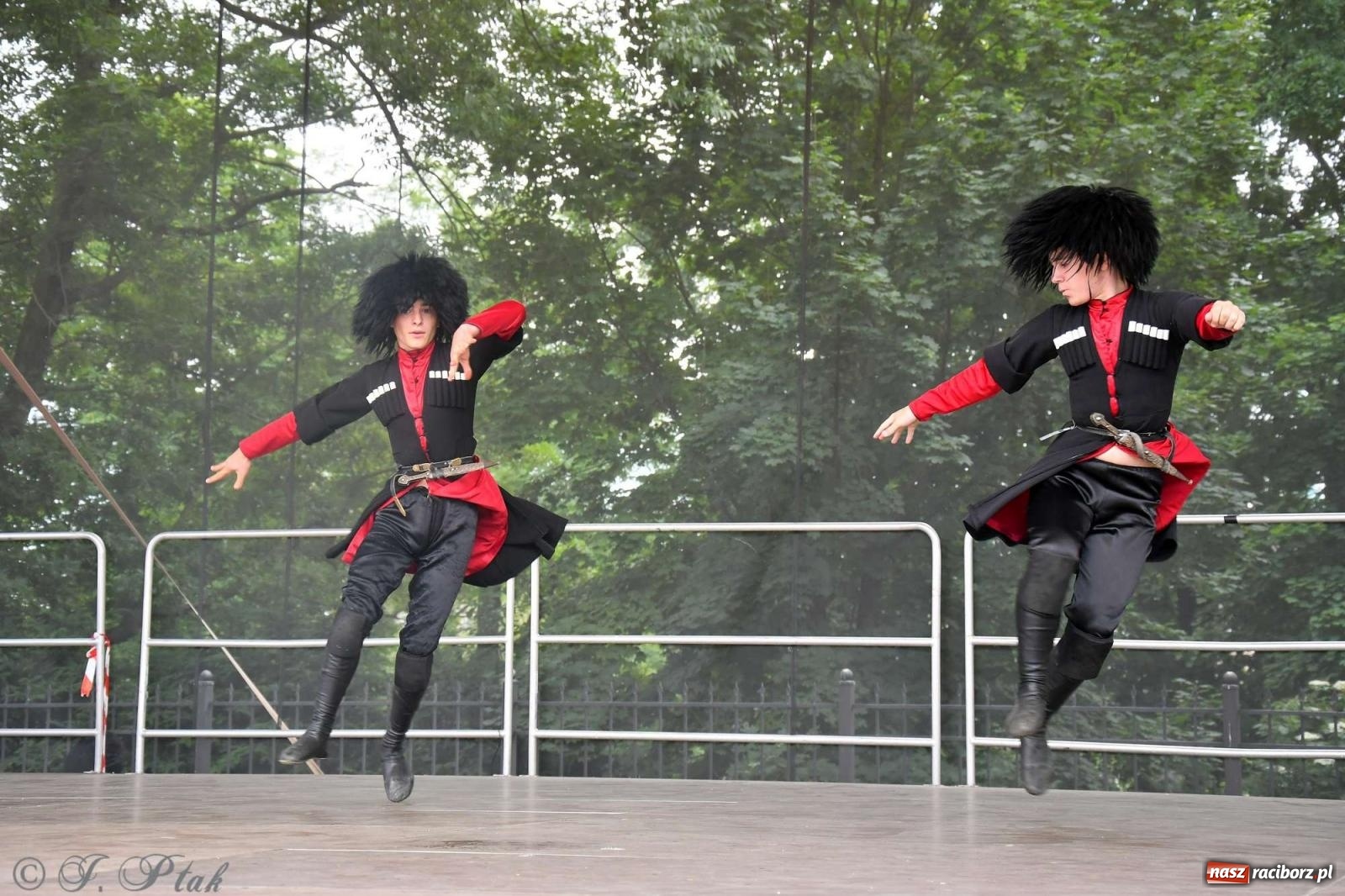 Zdjęcie w galerii na portalu naszraciborz.pl: Międzynarodowe święto folkloru na raciborskim zamku wiadomości z regionu