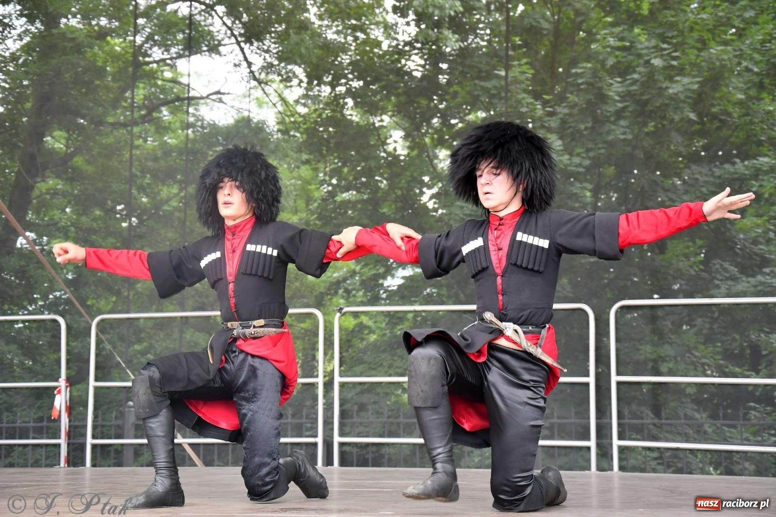 Zdjęcie w galerii na portalu naszraciborz.pl: Międzynarodowe święto folkloru na raciborskim zamku wiadomości z regionu