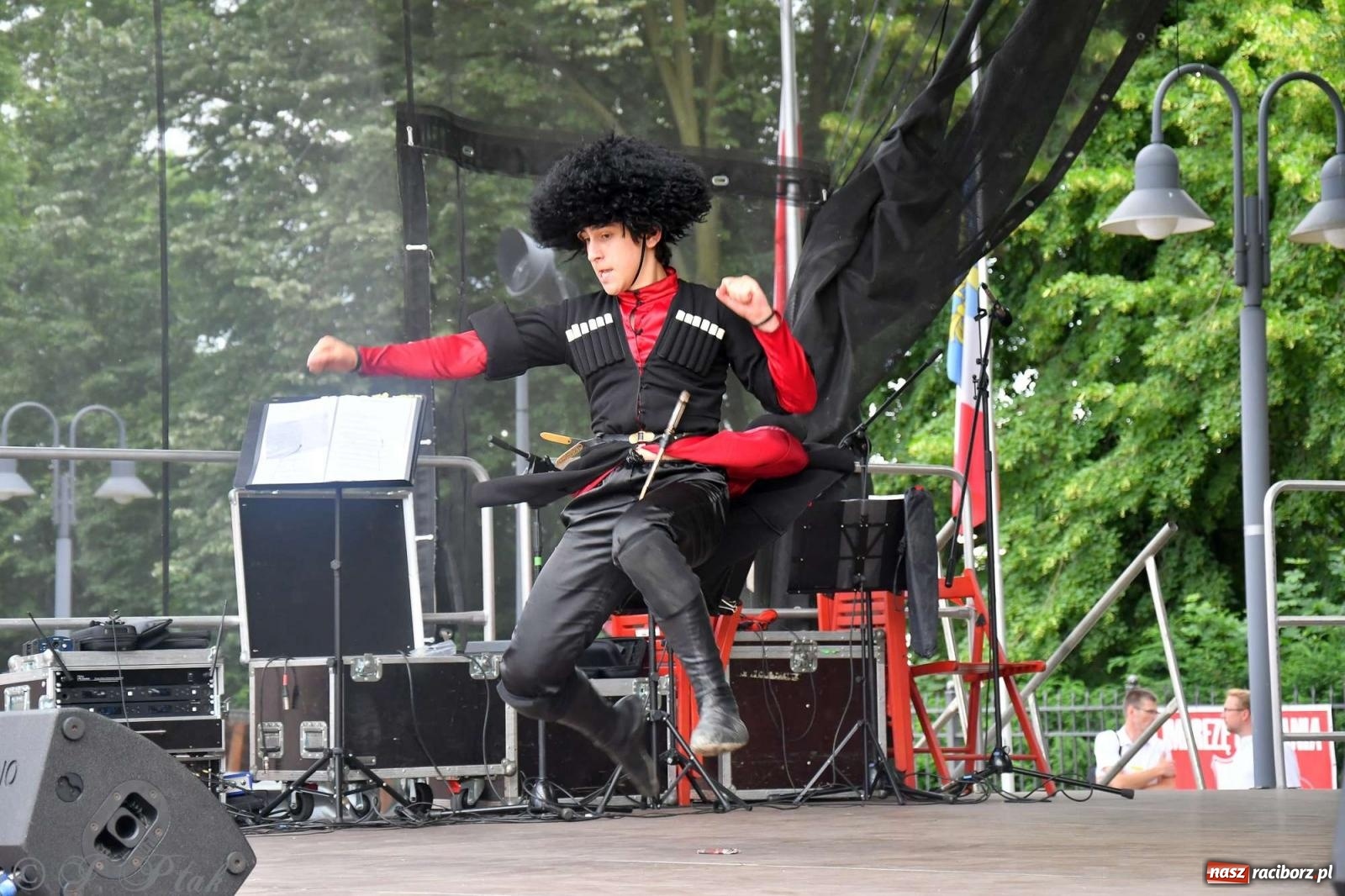 Zdjęcie w galerii na portalu naszraciborz.pl: Międzynarodowe święto folkloru na raciborskim zamku wiadomości z regionu