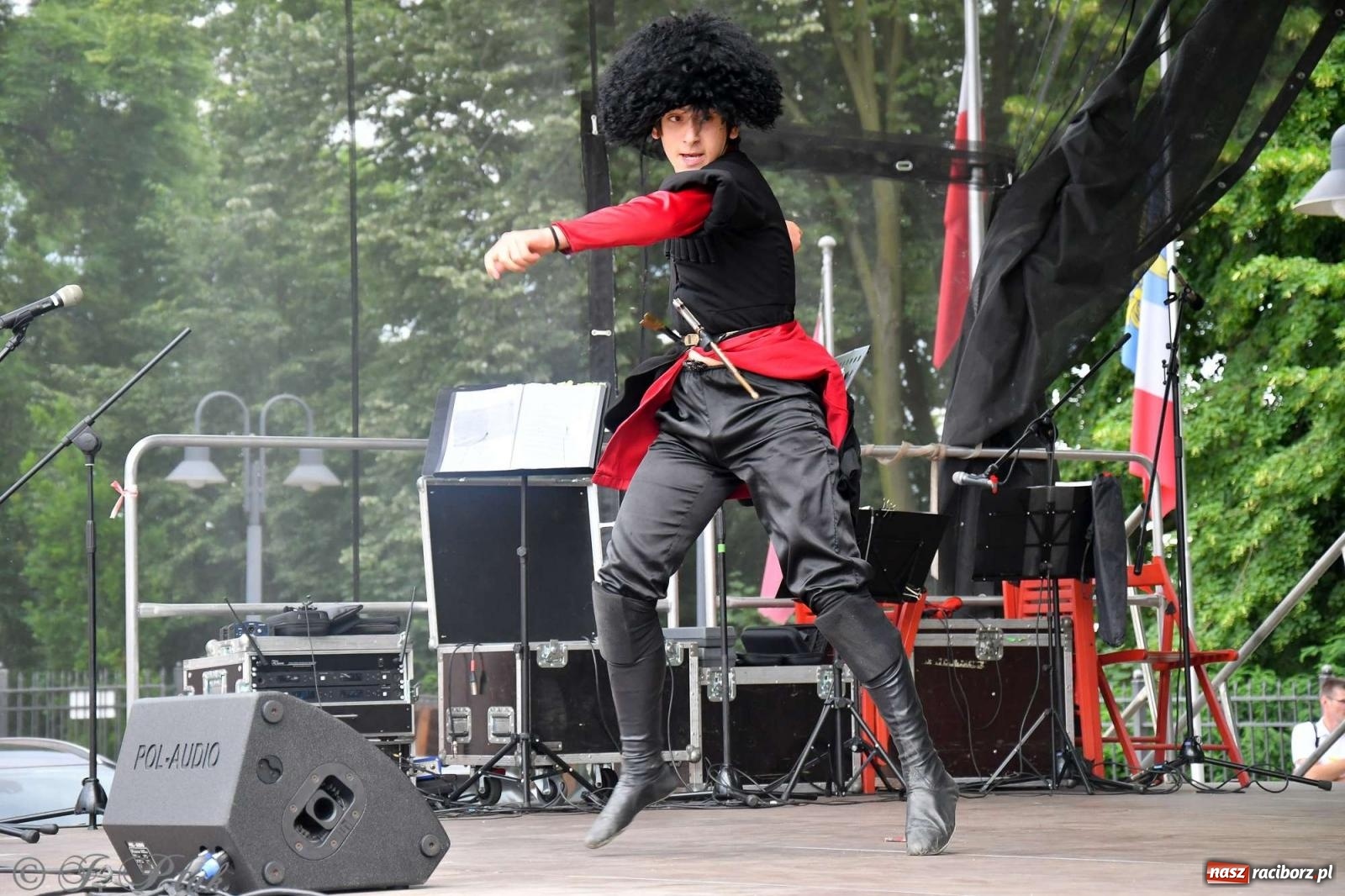 Zdjęcie w galerii na portalu naszraciborz.pl: Międzynarodowe święto folkloru na raciborskim zamku wiadomości z regionu