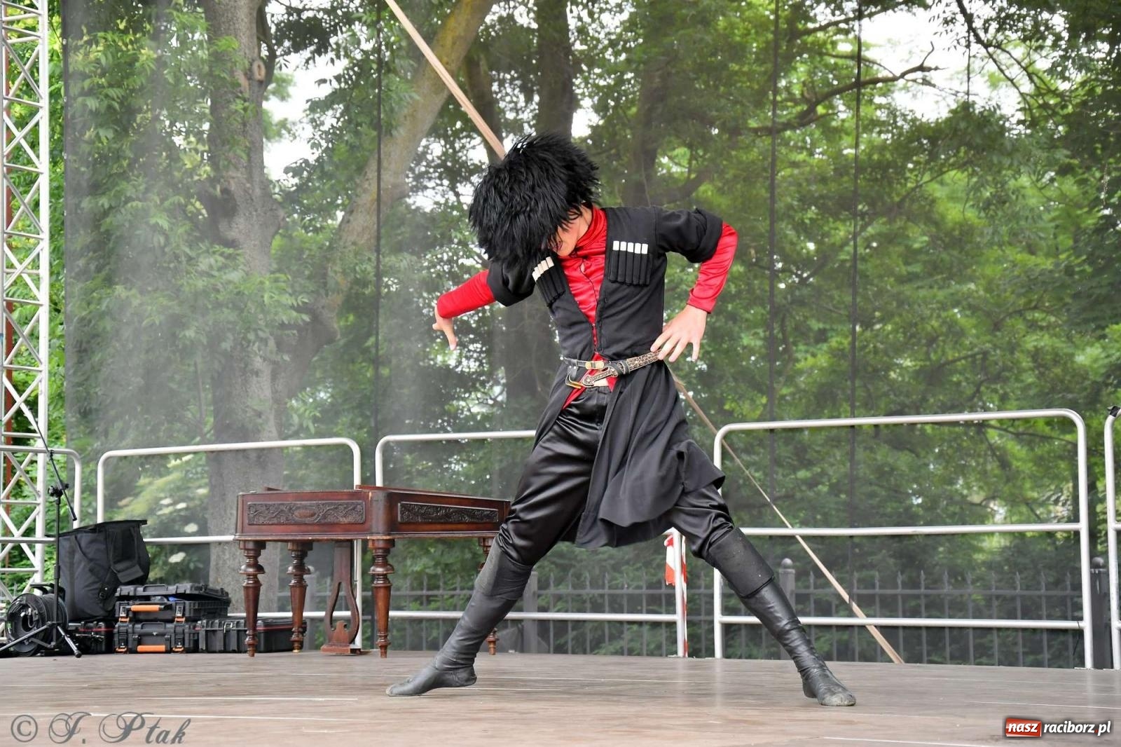 Zdjęcie w galerii na portalu naszraciborz.pl: Międzynarodowe święto folkloru na raciborskim zamku wiadomości z regionu