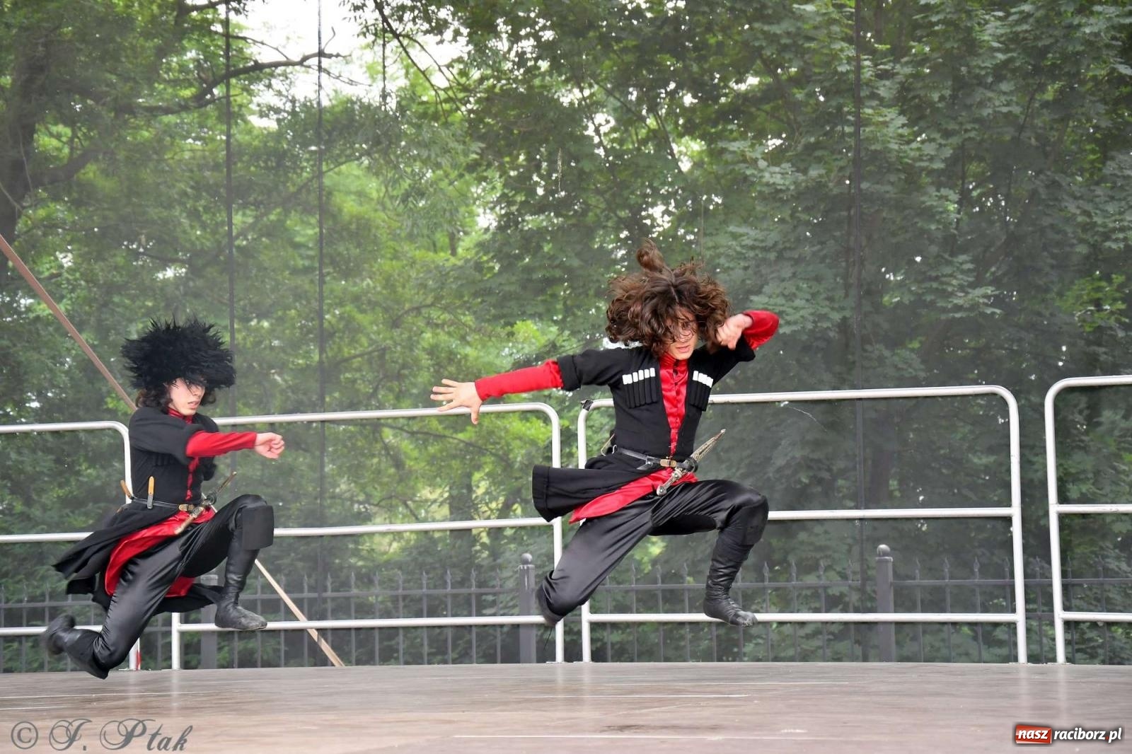 Zdjęcie w galerii na portalu naszraciborz.pl: Międzynarodowe święto folkloru na raciborskim zamku wiadomości z regionu