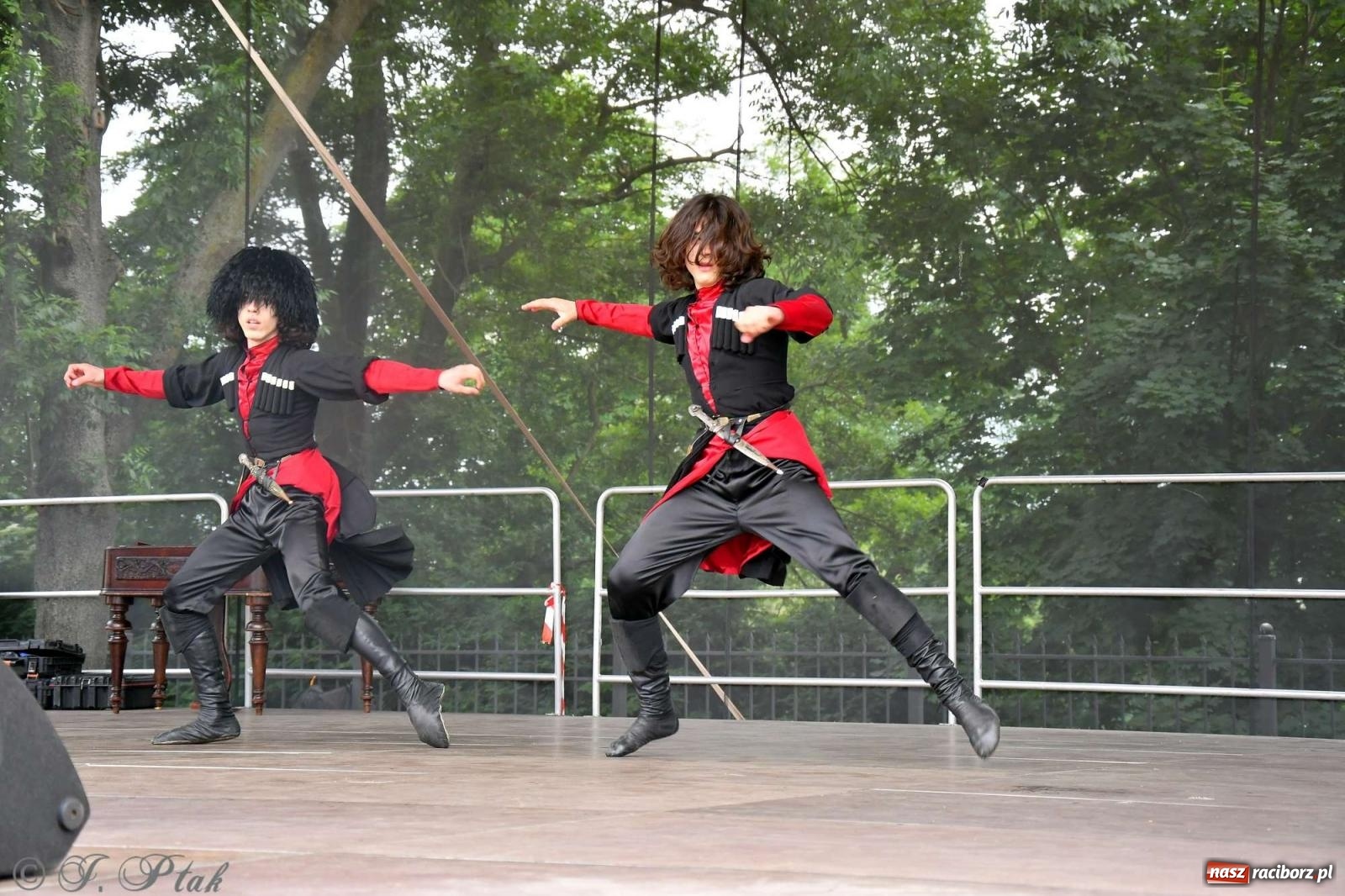 Zdjęcie w galerii na portalu naszraciborz.pl: Międzynarodowe święto folkloru na raciborskim zamku wiadomości z regionu