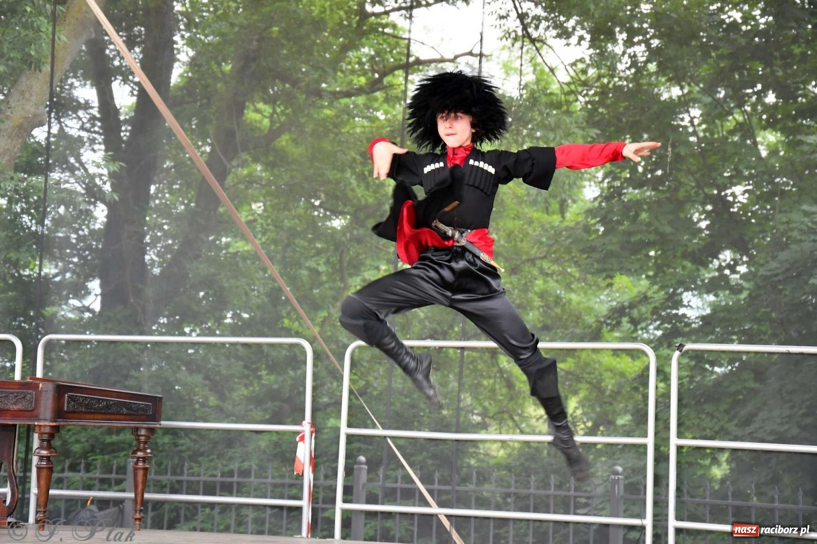 Zdjęcie w galerii na portalu naszraciborz.pl: Międzynarodowe święto folkloru na raciborskim zamku wiadomości z regionu