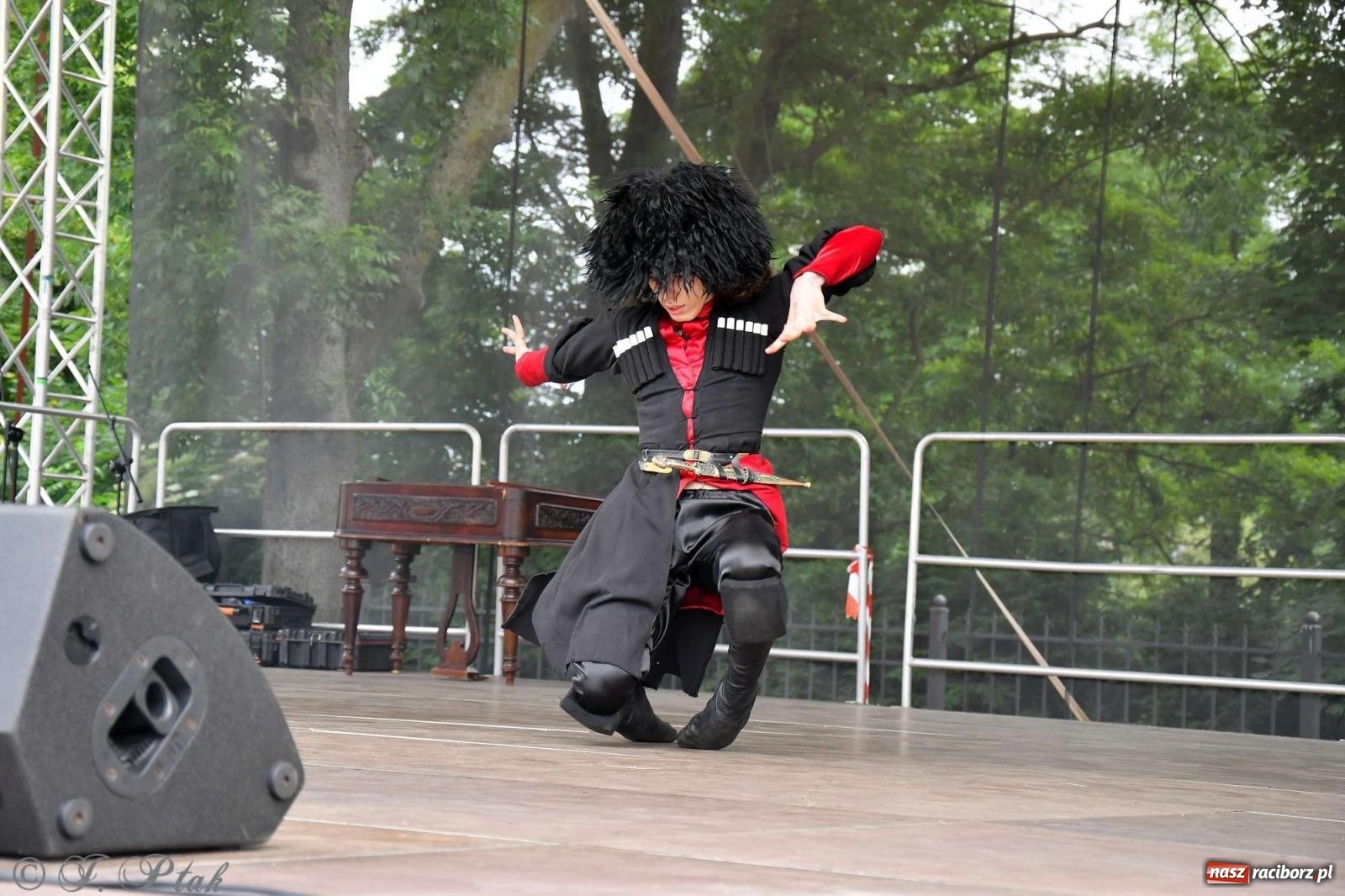 Zdjęcie w galerii na portalu naszraciborz.pl: Międzynarodowe święto folkloru na raciborskim zamku wiadomości z regionu