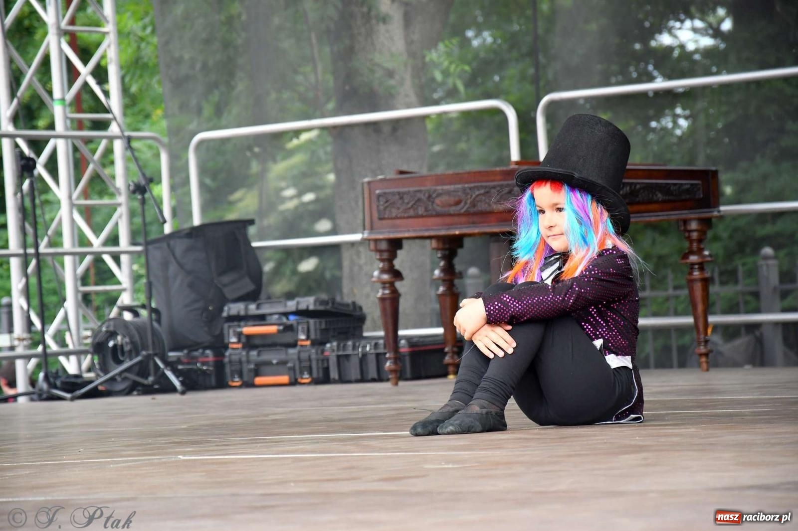 Zdjęcie w galerii na portalu naszraciborz.pl: Międzynarodowe święto folkloru na raciborskim zamku wiadomości z regionu