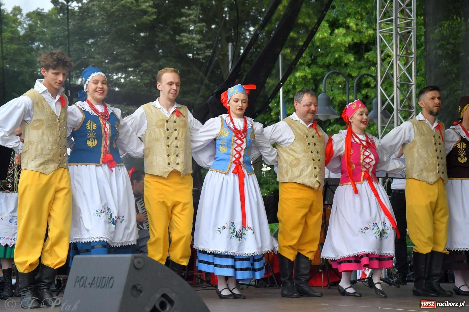 Zdjęcie w galerii na portalu naszraciborz.pl: Międzynarodowe święto folkloru na raciborskim zamku wiadomości z regionu