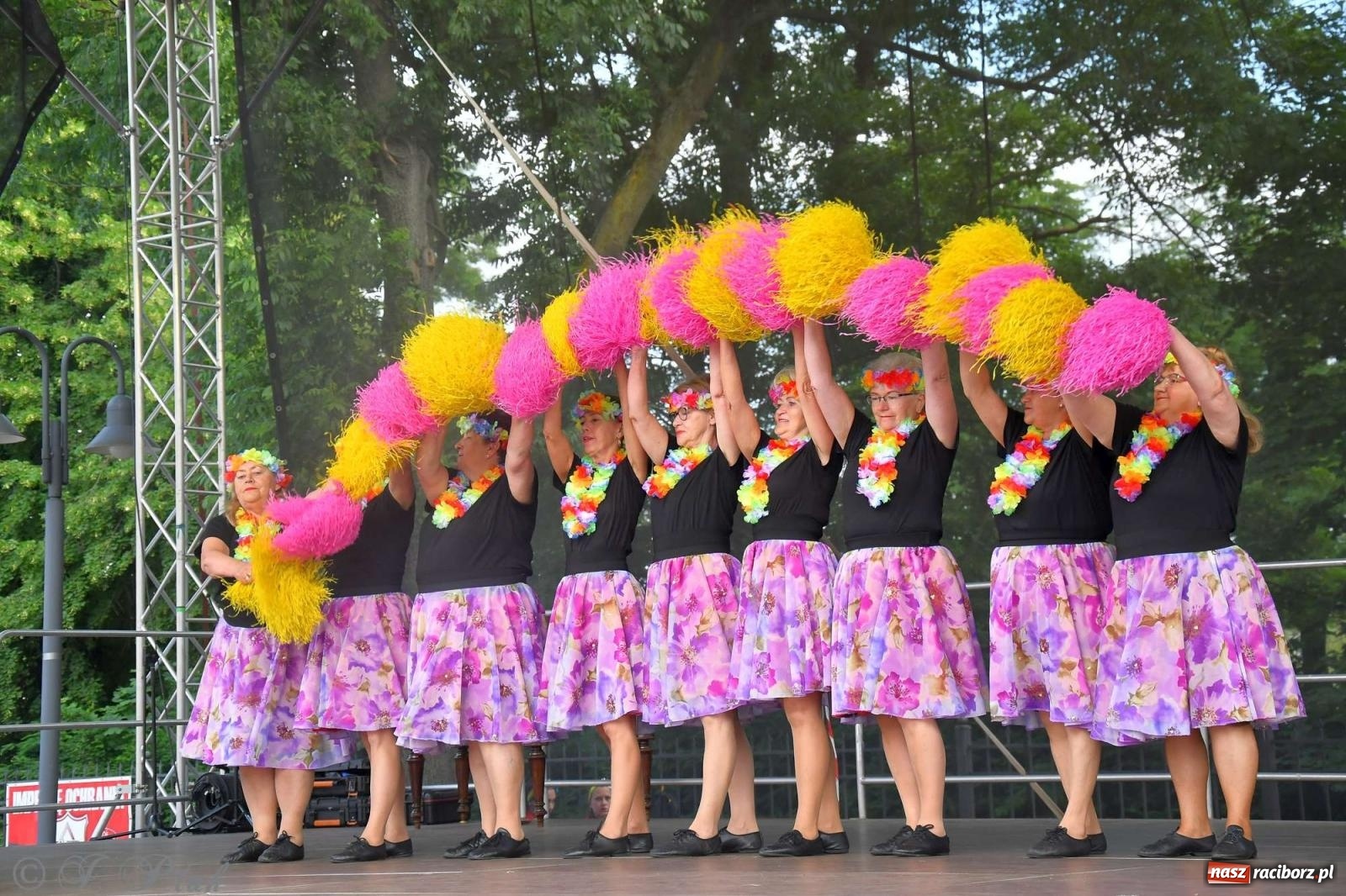 Zdjęcie w galerii na portalu naszraciborz.pl: Międzynarodowe święto folkloru na raciborskim zamku wiadomości z regionu