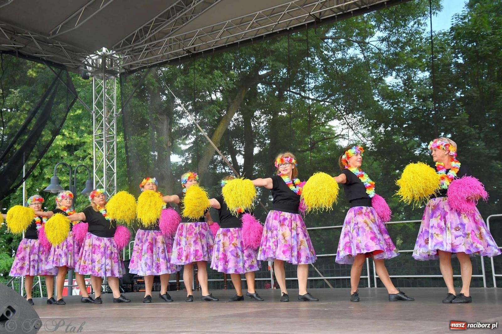 Zdjęcie w galerii na portalu naszraciborz.pl: Międzynarodowe święto folkloru na raciborskim zamku wiadomości z regionu