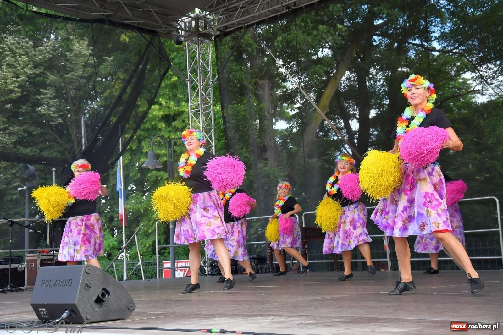 Zdjęcie w galerii na portalu naszraciborz.pl: Międzynarodowe święto folkloru na raciborskim zamku wiadomości z regionu