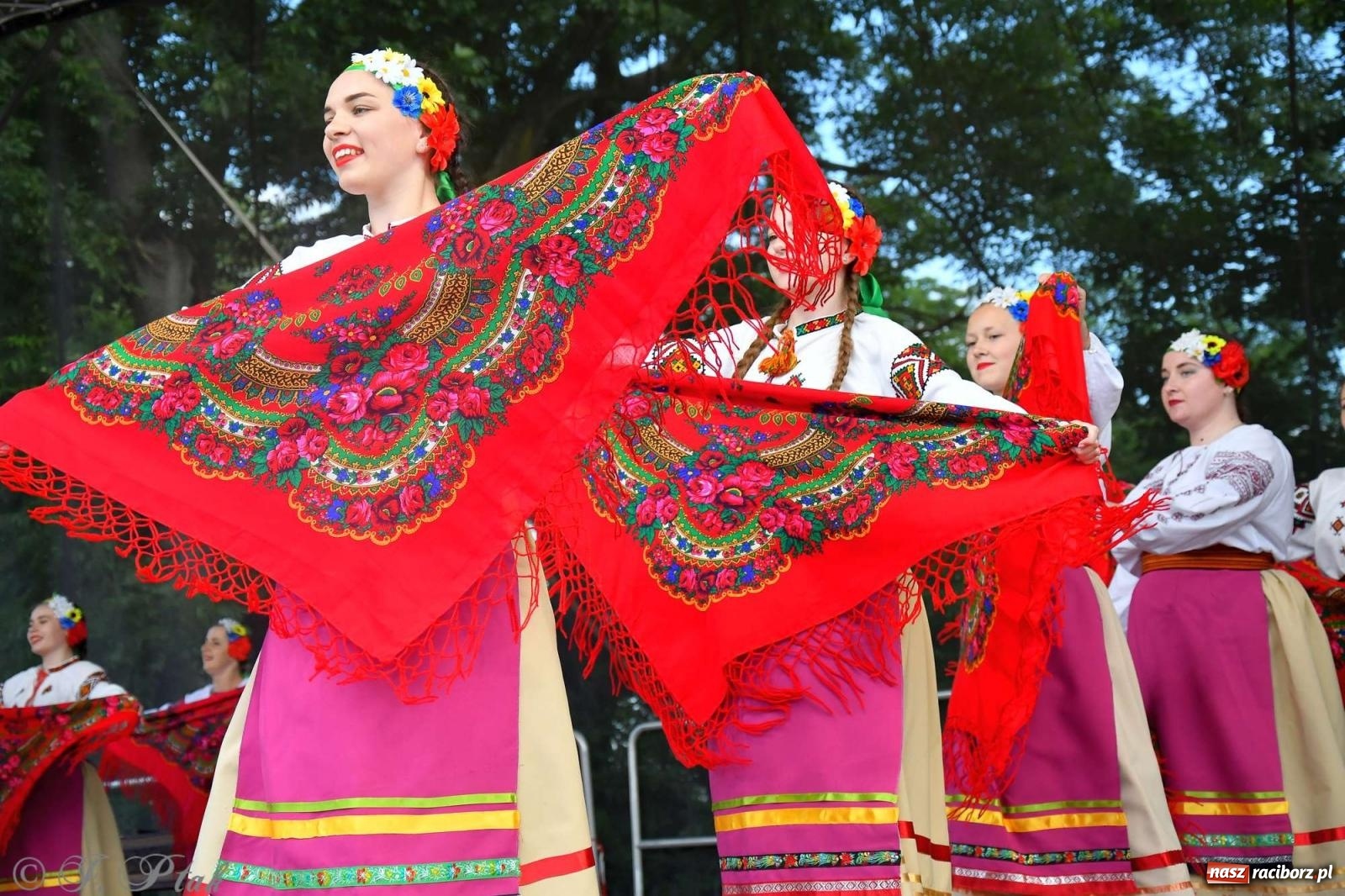 Zdjęcie w galerii na portalu naszraciborz.pl: Międzynarodowe święto folkloru na raciborskim zamku wiadomości z regionu