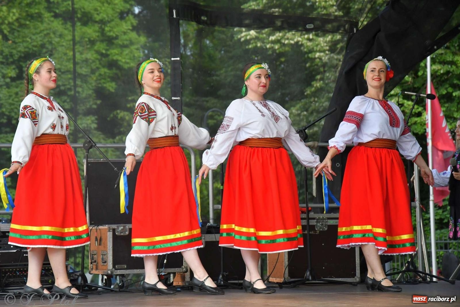Zdjęcie w galerii na portalu naszraciborz.pl: Międzynarodowe święto folkloru na raciborskim zamku wiadomości z regionu