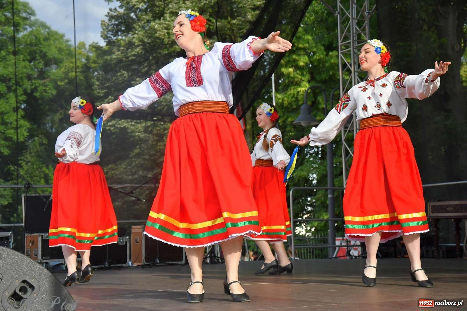 Zdjęcie w galerii na portalu naszraciborz.pl: Międzynarodowe święto folkloru na raciborskim zamku wiadomości z regionu