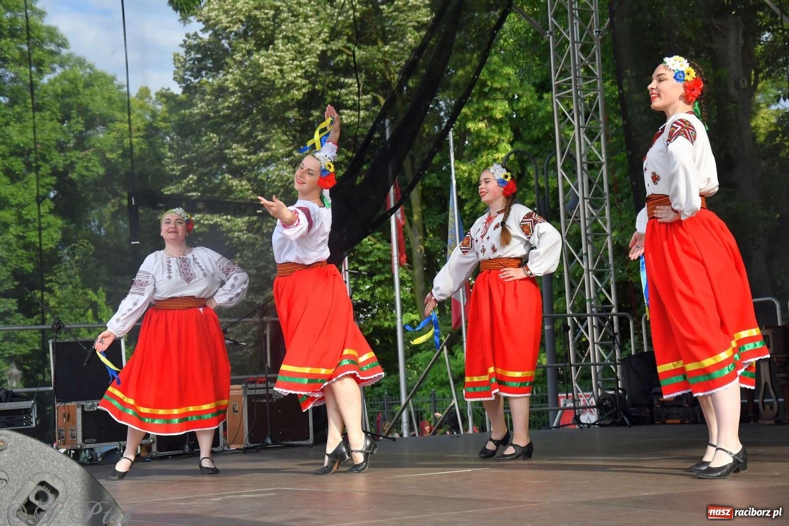 Zdjęcie w galerii na portalu naszraciborz.pl: Międzynarodowe święto folkloru na raciborskim zamku wiadomości z regionu