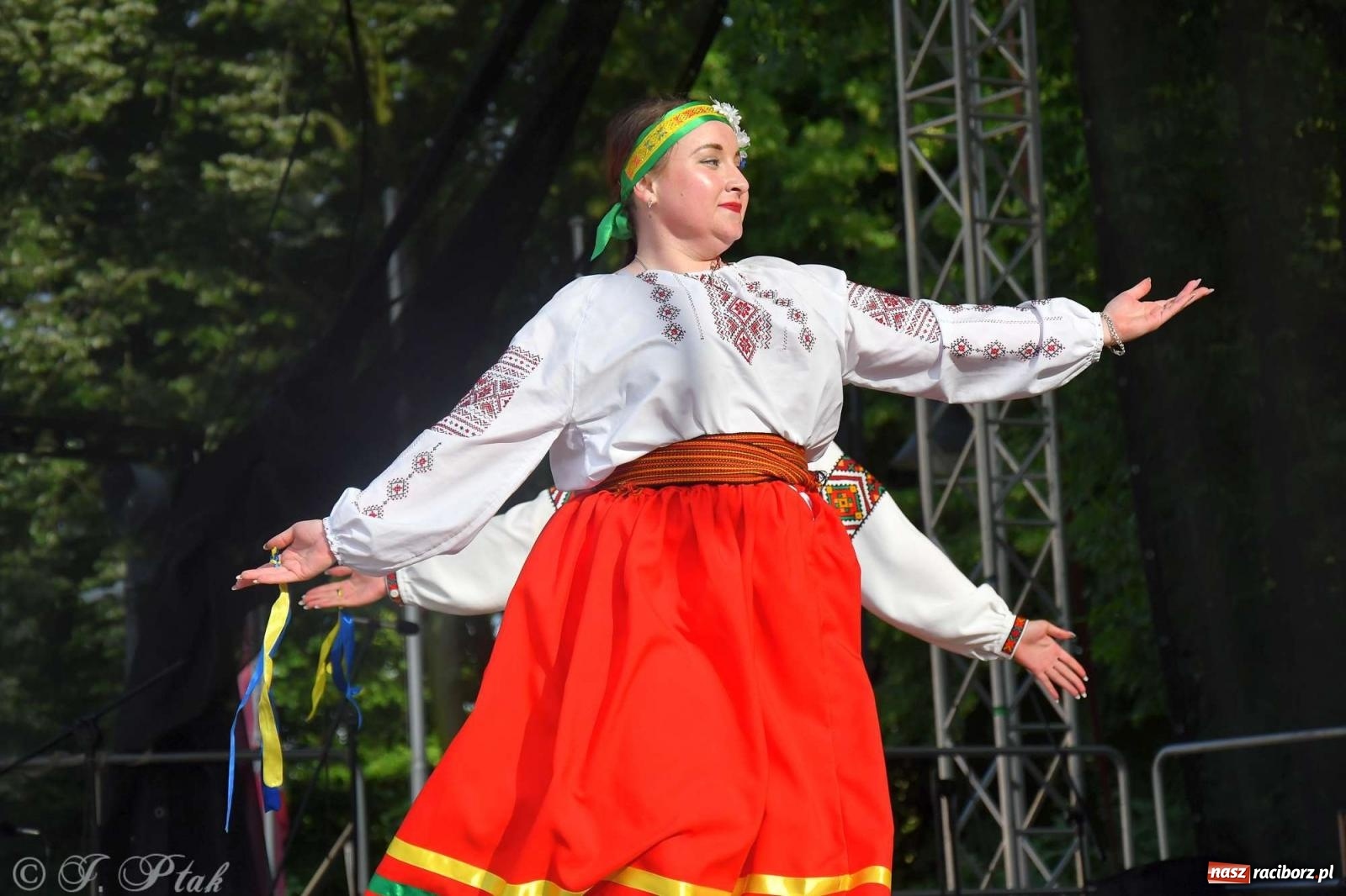 Zdjęcie w galerii na portalu naszraciborz.pl: Międzynarodowe święto folkloru na raciborskim zamku wiadomości z regionu