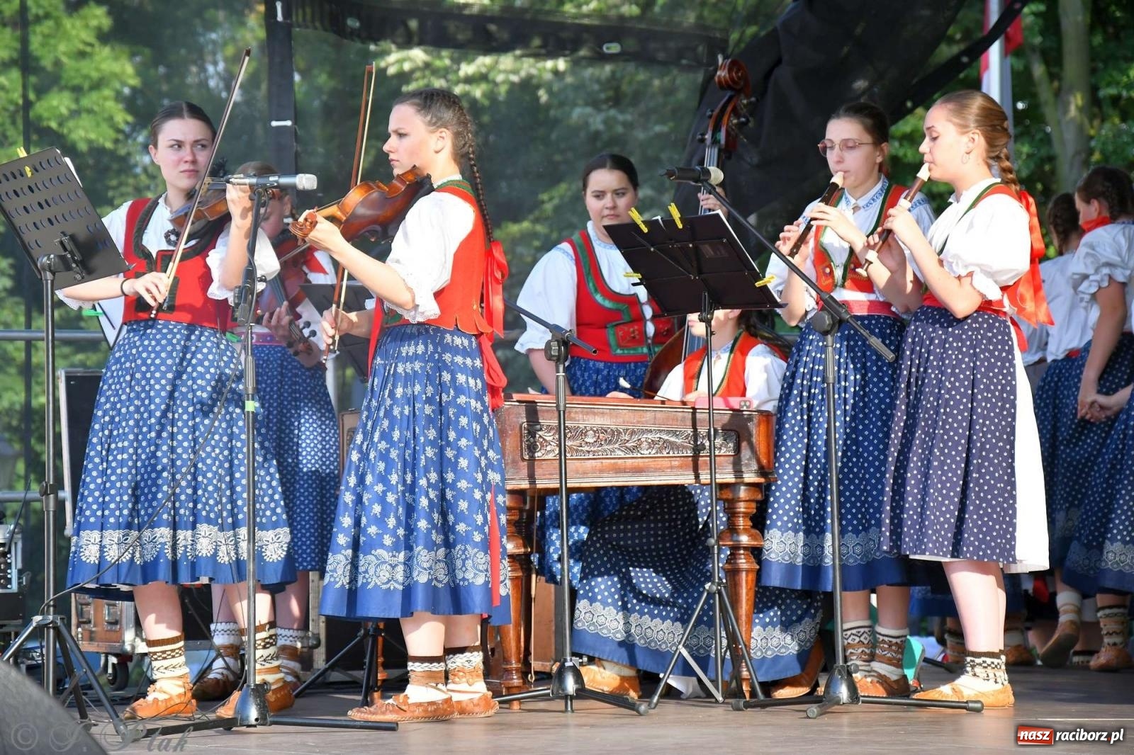 Zdjęcie w galerii na portalu naszraciborz.pl: Międzynarodowe święto folkloru na raciborskim zamku wiadomości z regionu