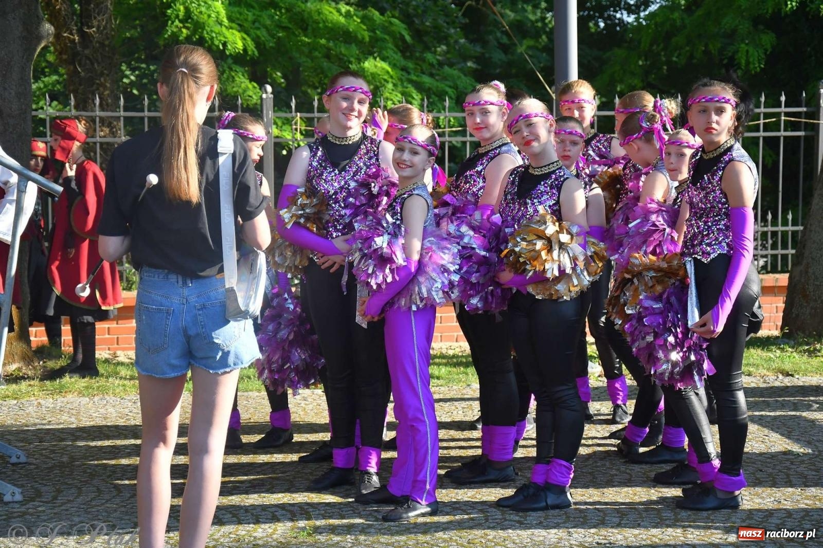 Zdjęcie w galerii na portalu naszraciborz.pl: Międzynarodowe święto folkloru na raciborskim zamku wiadomości z regionu