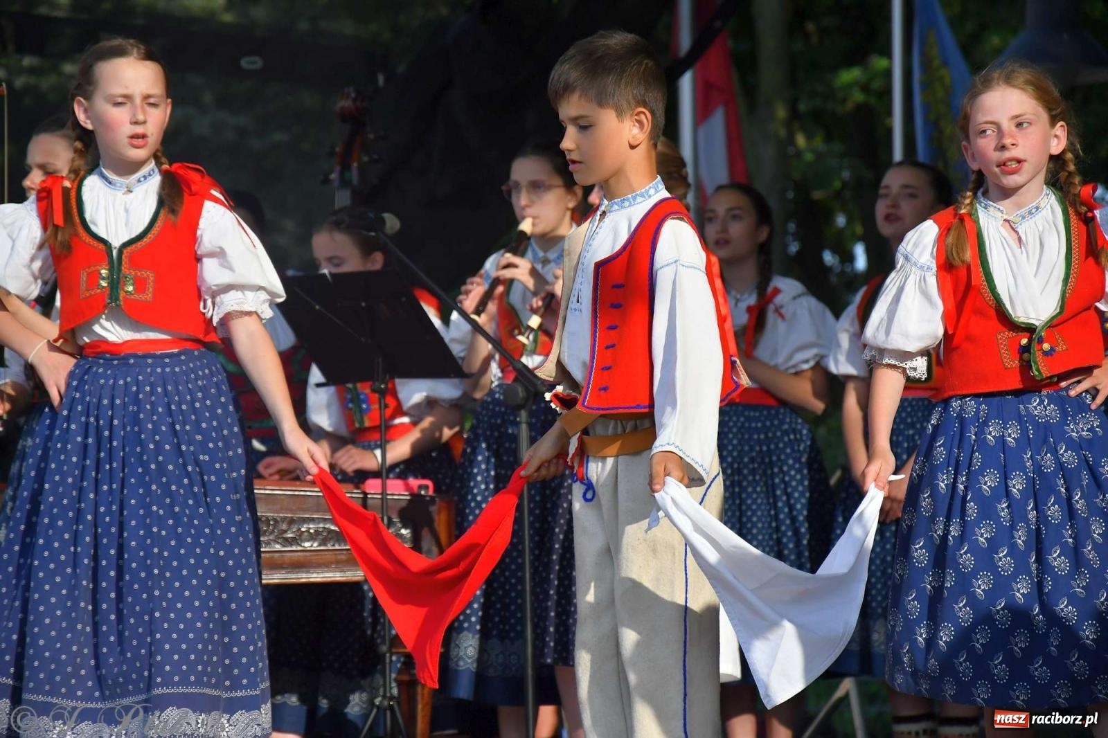 Zdjęcie w galerii na portalu naszraciborz.pl: Międzynarodowe święto folkloru na raciborskim zamku wiadomości z regionu