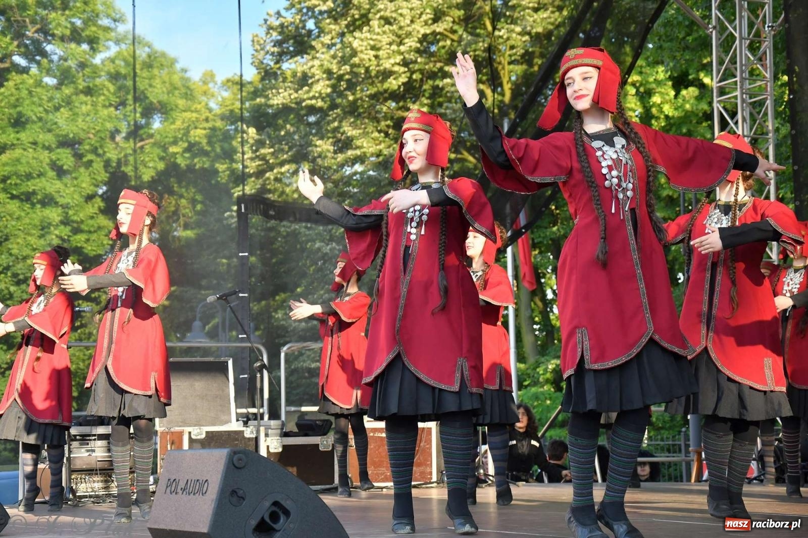 Zdjęcie w galerii na portalu naszraciborz.pl: Międzynarodowe święto folkloru na raciborskim zamku wiadomości z regionu