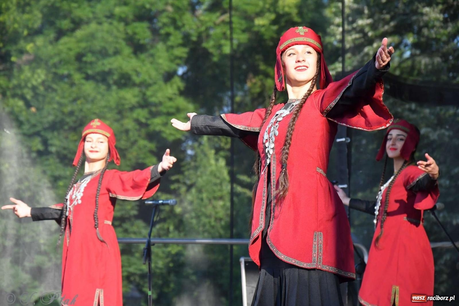 Zdjęcie w galerii na portalu naszraciborz.pl: Międzynarodowe święto folkloru na raciborskim zamku wiadomości z regionu