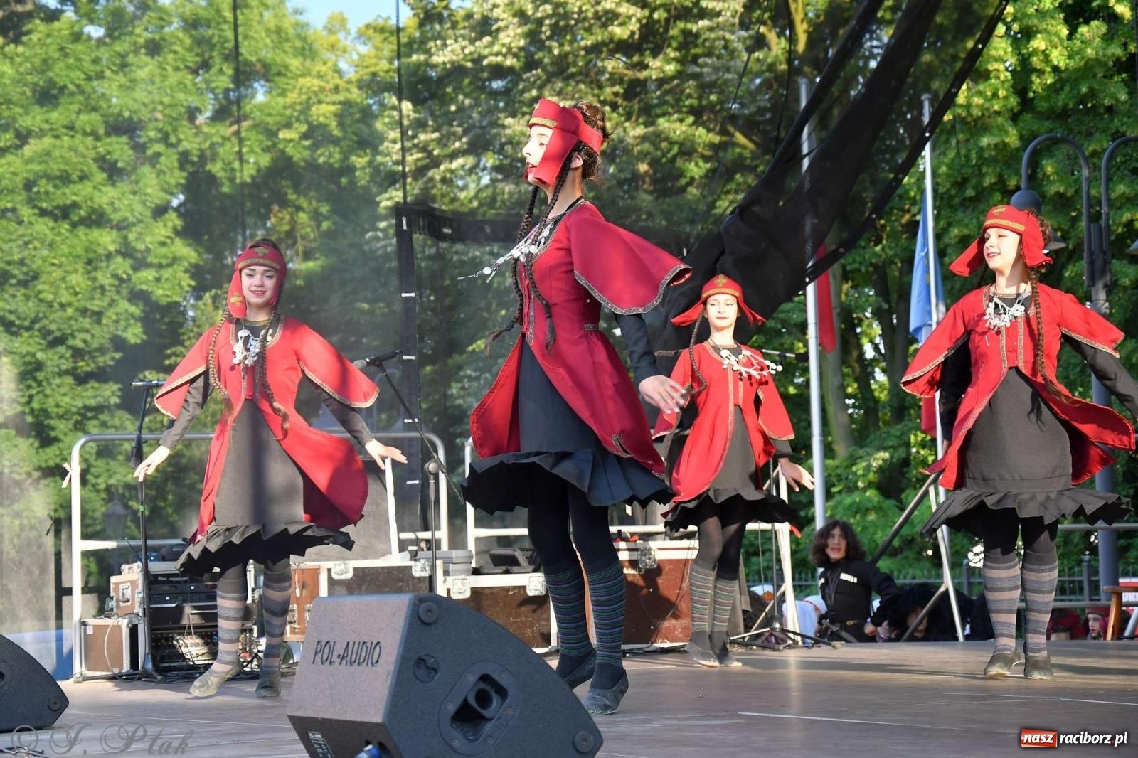 Zdjęcie w galerii na portalu naszraciborz.pl: Międzynarodowe święto folkloru na raciborskim zamku wiadomości z regionu