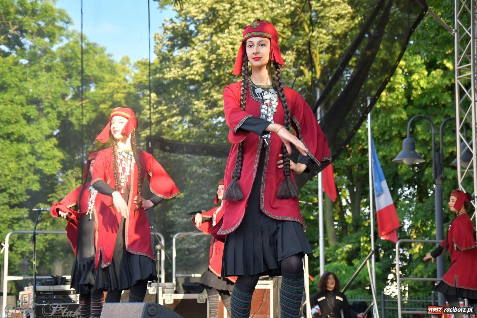 Zdjęcie w galerii na portalu naszraciborz.pl: Międzynarodowe święto folkloru na raciborskim zamku wiadomości z regionu