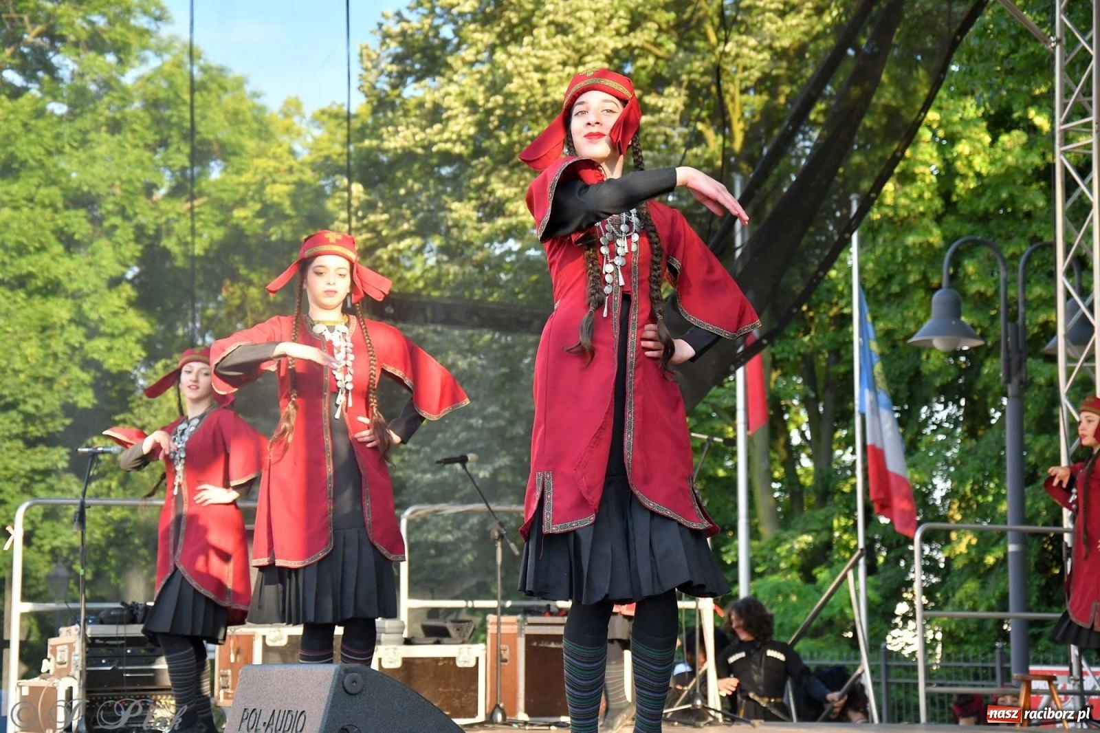 Zdjęcie w galerii na portalu naszraciborz.pl: Międzynarodowe święto folkloru na raciborskim zamku wiadomości z regionu