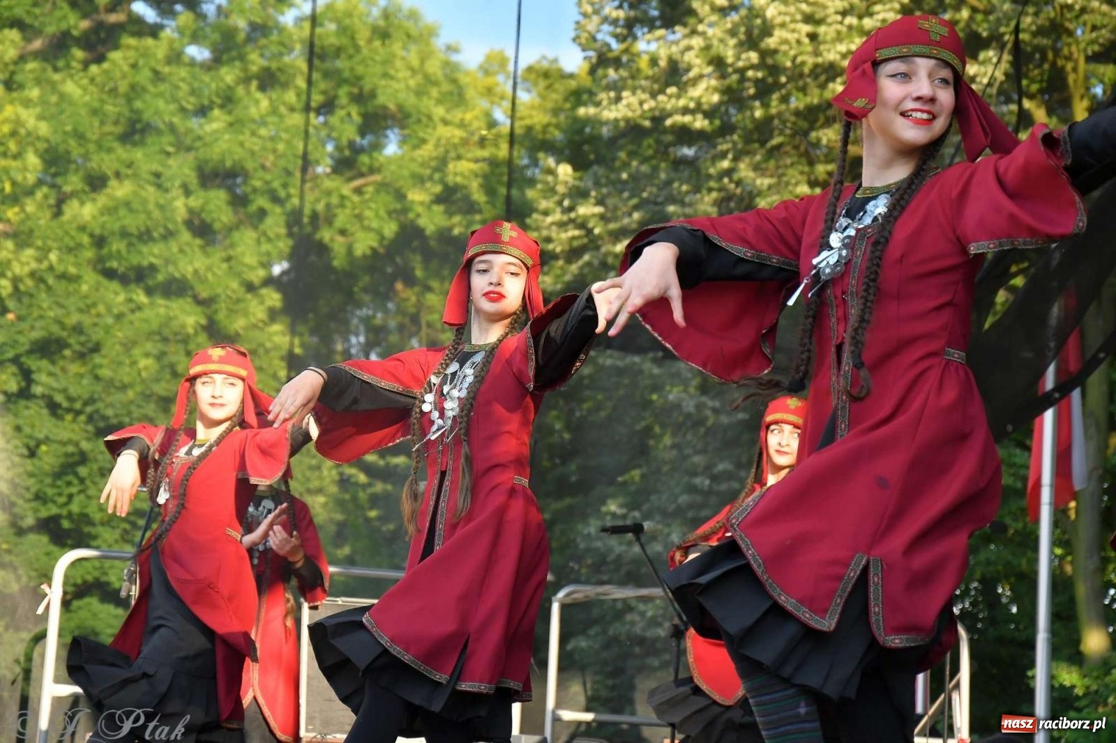 Zdjęcie w galerii na portalu naszraciborz.pl: Międzynarodowe święto folkloru na raciborskim zamku wiadomości z regionu