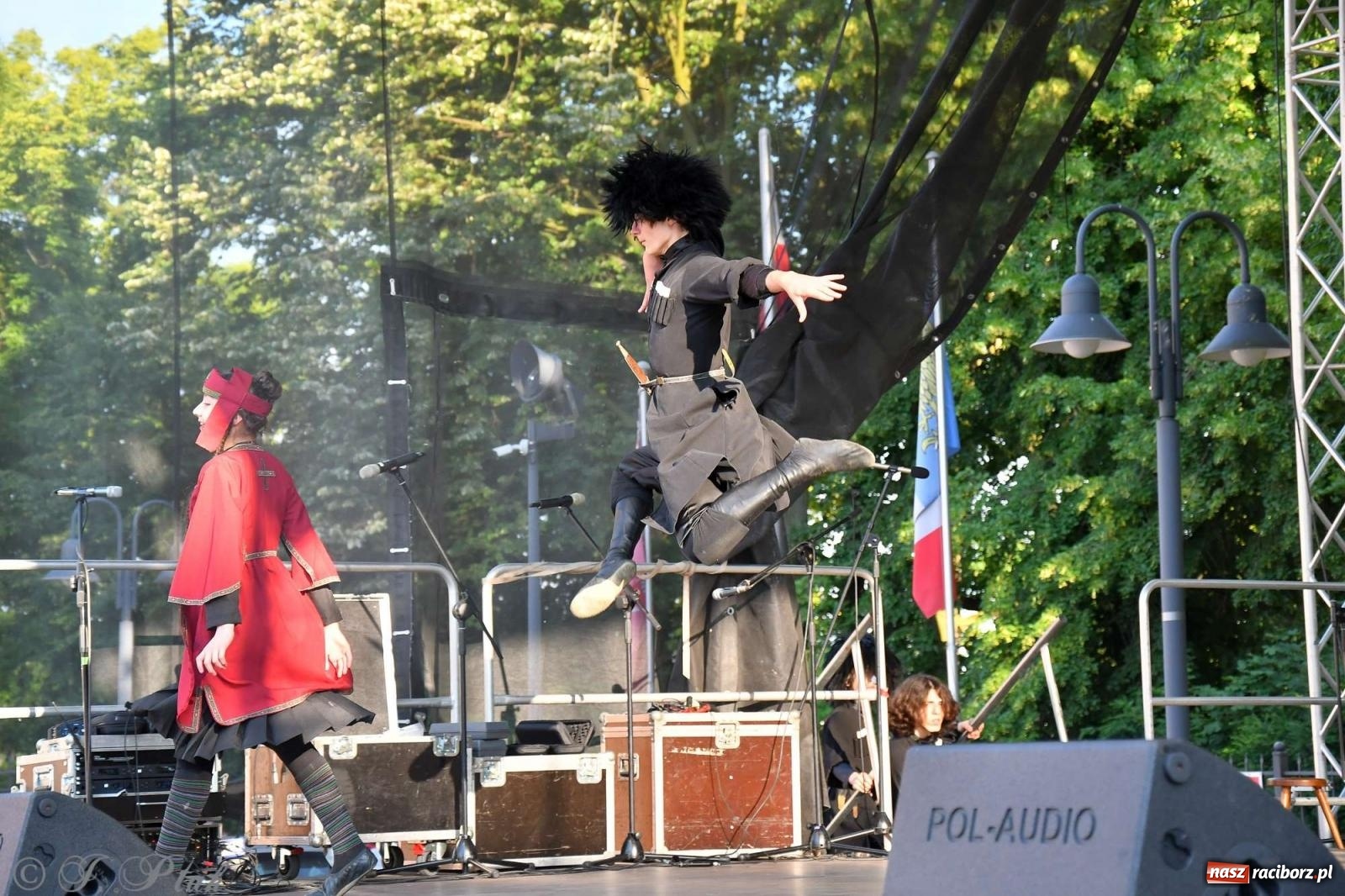 Zdjęcie w galerii na portalu naszraciborz.pl: Międzynarodowe święto folkloru na raciborskim zamku wiadomości z regionu