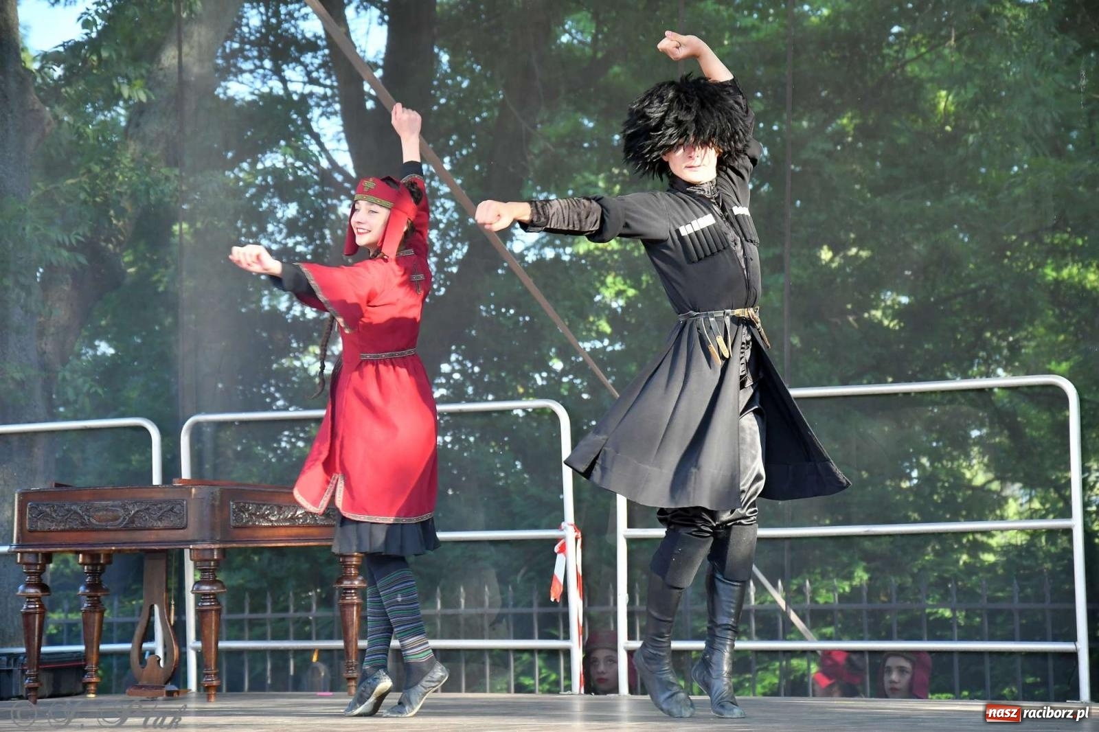 Zdjęcie w galerii na portalu naszraciborz.pl: Międzynarodowe święto folkloru na raciborskim zamku wiadomości z regionu