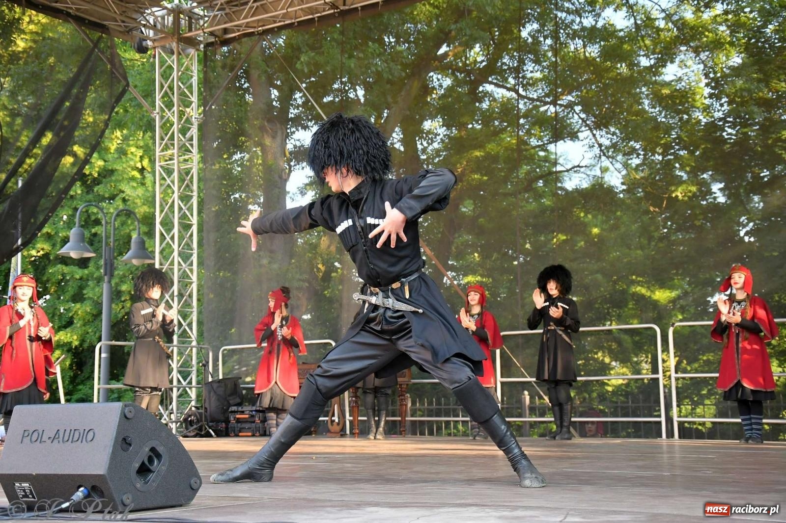 Zdjęcie w galerii na portalu naszraciborz.pl: Międzynarodowe święto folkloru na raciborskim zamku wiadomości z regionu