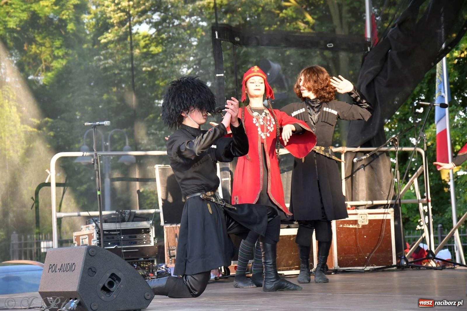 Zdjęcie w galerii na portalu naszraciborz.pl: Międzynarodowe święto folkloru na raciborskim zamku wiadomości z regionu