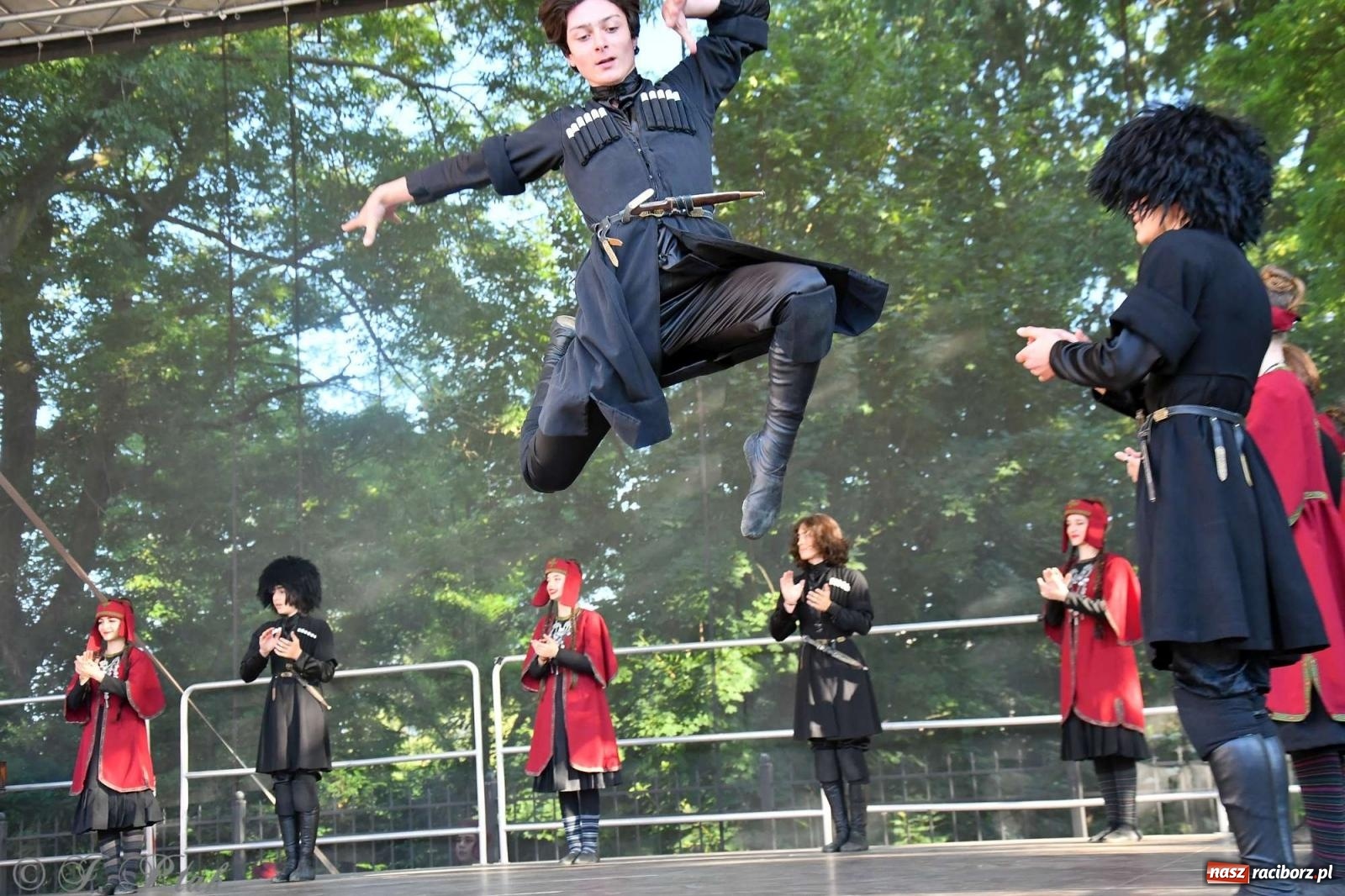 Zdjęcie w galerii na portalu naszraciborz.pl: Międzynarodowe święto folkloru na raciborskim zamku wiadomości z regionu