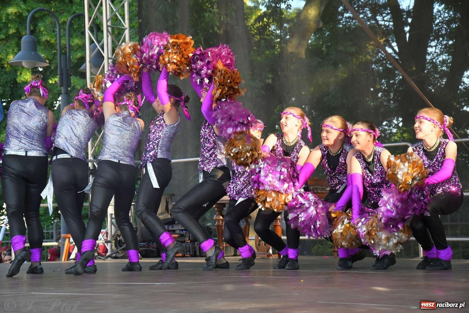 Zdjęcie w galerii na portalu naszraciborz.pl: Międzynarodowe święto folkloru na raciborskim zamku wiadomości z regionu