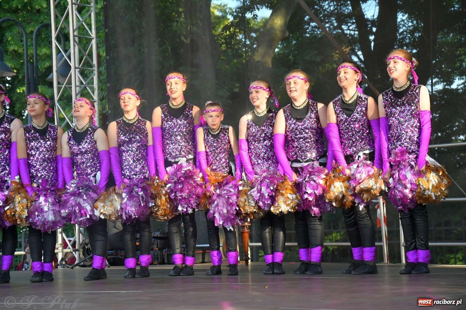 Zdjęcie w galerii na portalu naszraciborz.pl: Międzynarodowe święto folkloru na raciborskim zamku wiadomości z regionu