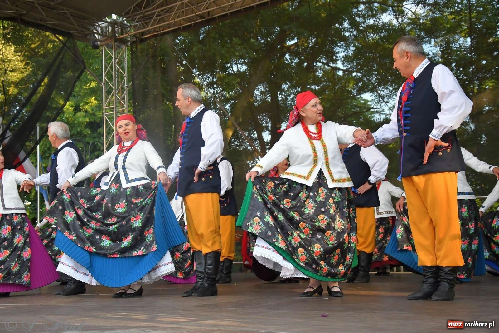 Zdjęcie w galerii na portalu naszraciborz.pl: Międzynarodowe święto folkloru na raciborskim zamku wiadomości z regionu