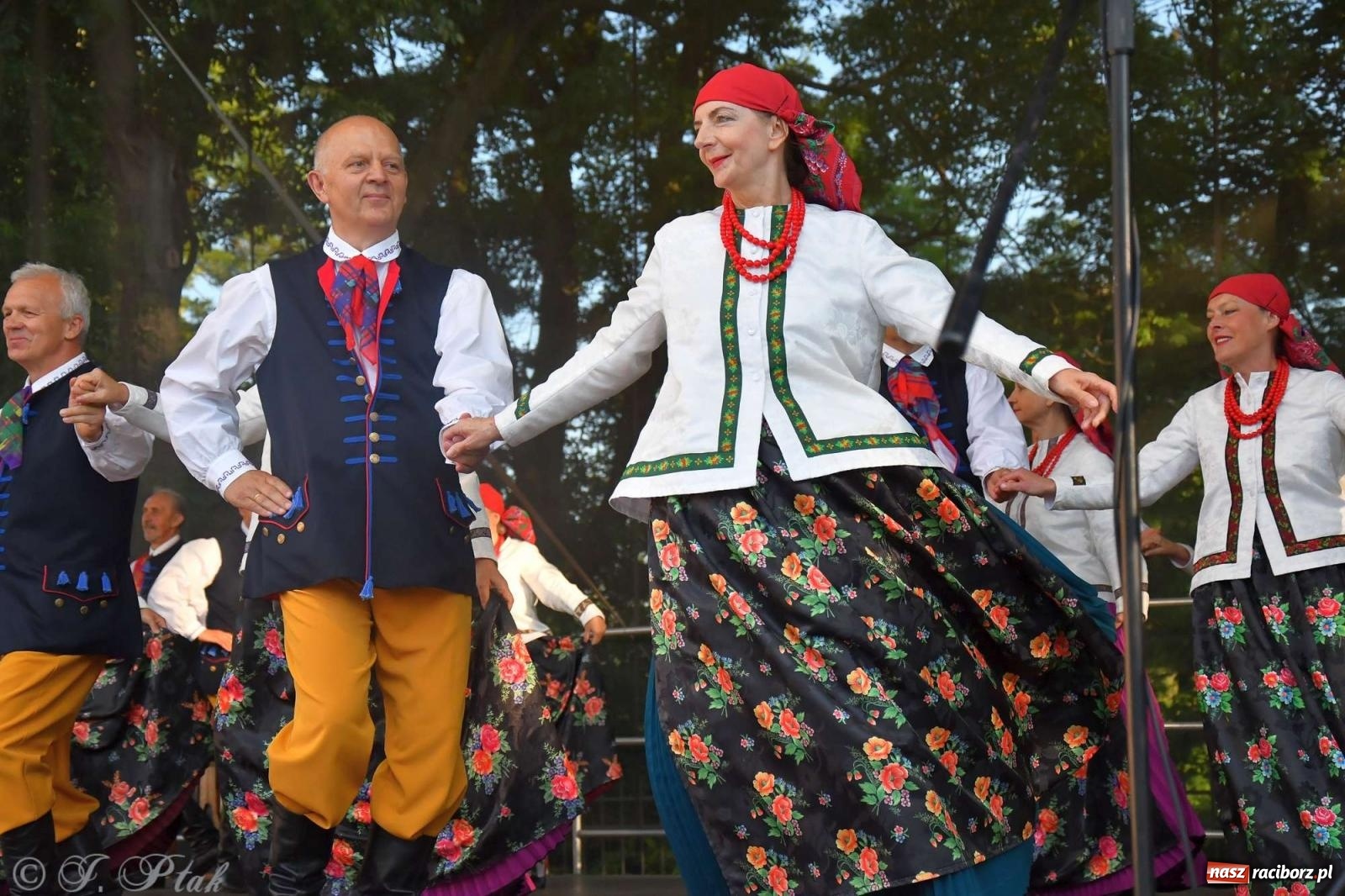 Zdjęcie w galerii na portalu naszraciborz.pl: Międzynarodowe święto folkloru na raciborskim zamku wiadomości z regionu