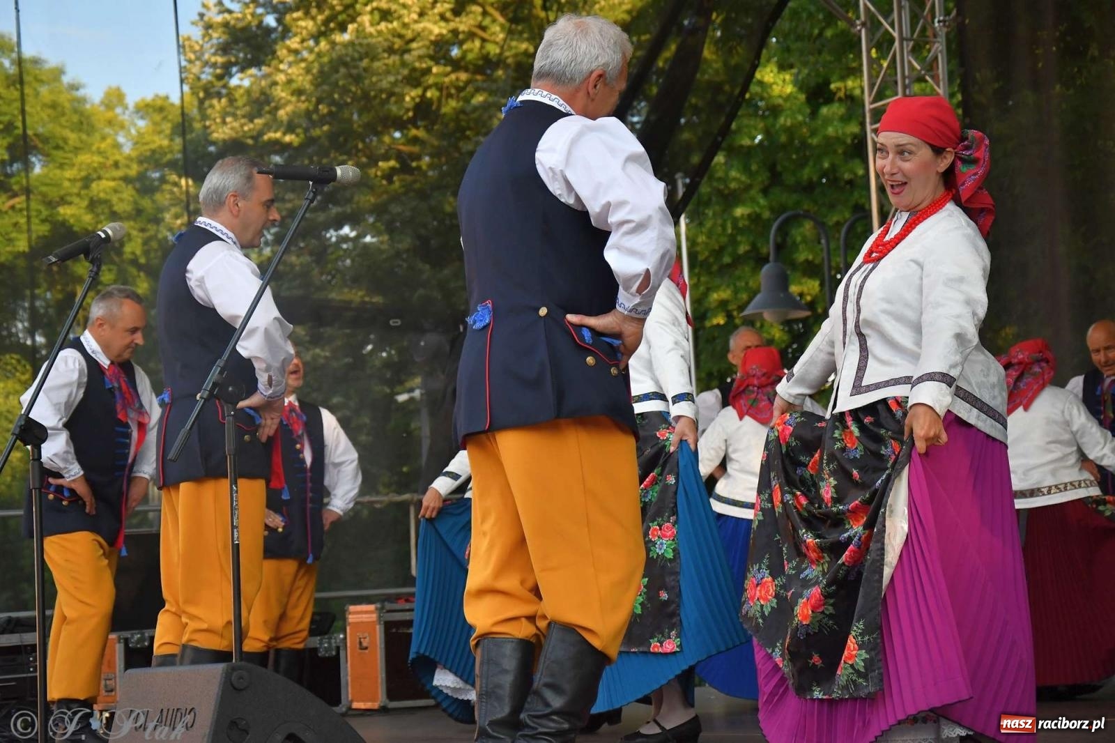 Zdjęcie w galerii na portalu naszraciborz.pl: Międzynarodowe święto folkloru na raciborskim zamku wiadomości z regionu