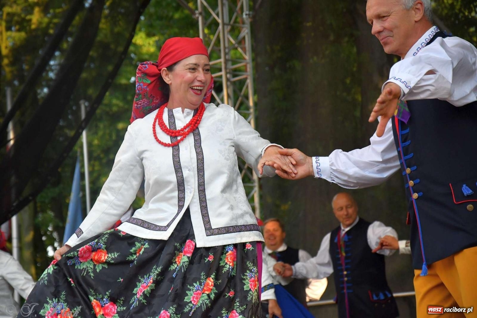 Zdjęcie w galerii na portalu naszraciborz.pl: Międzynarodowe święto folkloru na raciborskim zamku wiadomości z regionu