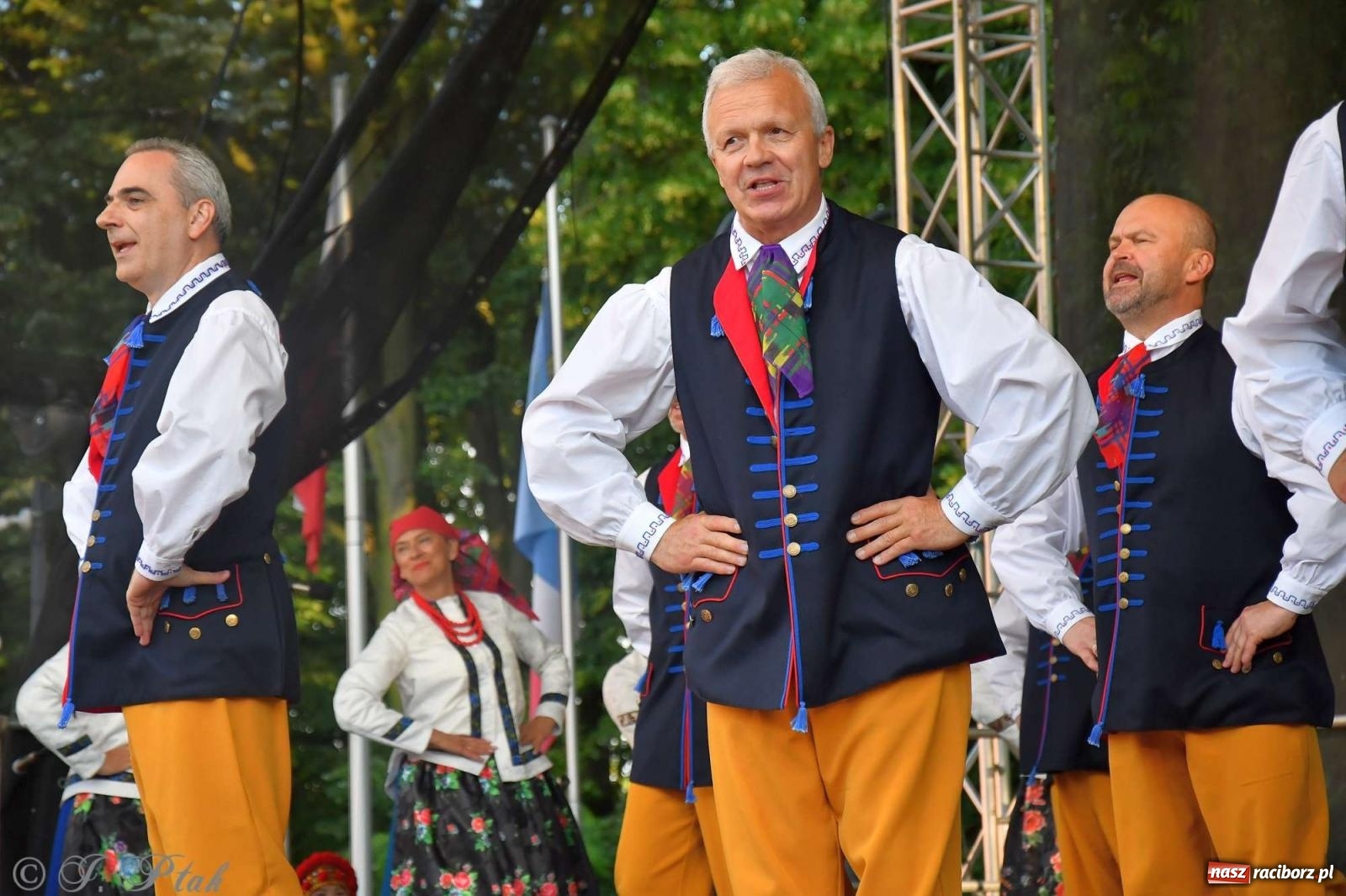 Zdjęcie w galerii na portalu naszraciborz.pl: Międzynarodowe święto folkloru na raciborskim zamku wiadomości z regionu