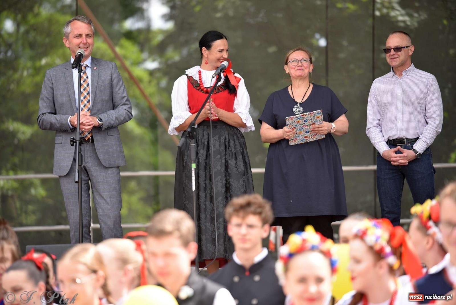 Zdjęcie w galerii na portalu naszraciborz.pl: Międzynarodowe święto folkloru na raciborskim zamku wiadomości z regionu